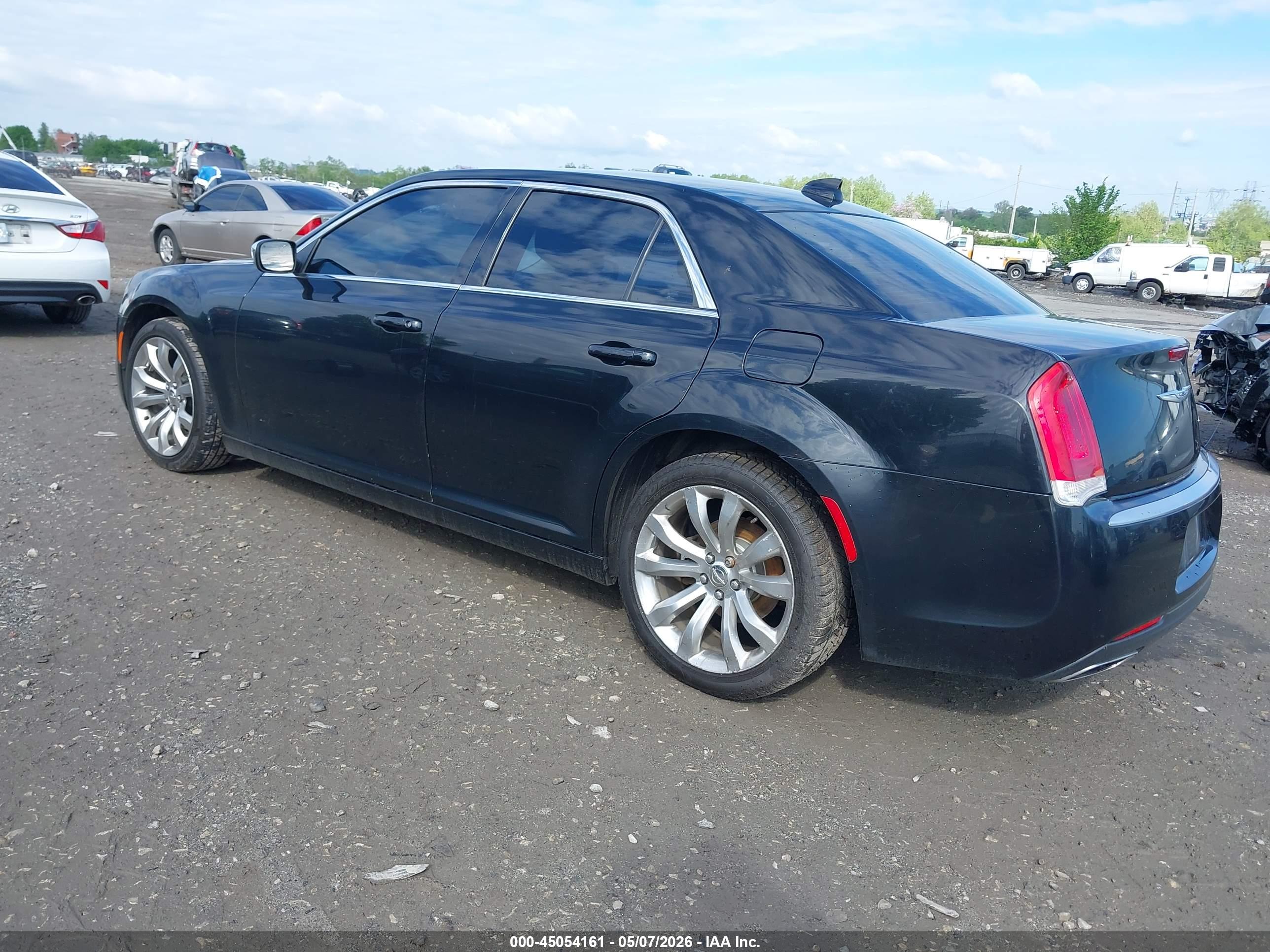 CHRYSLER 300 image 3
