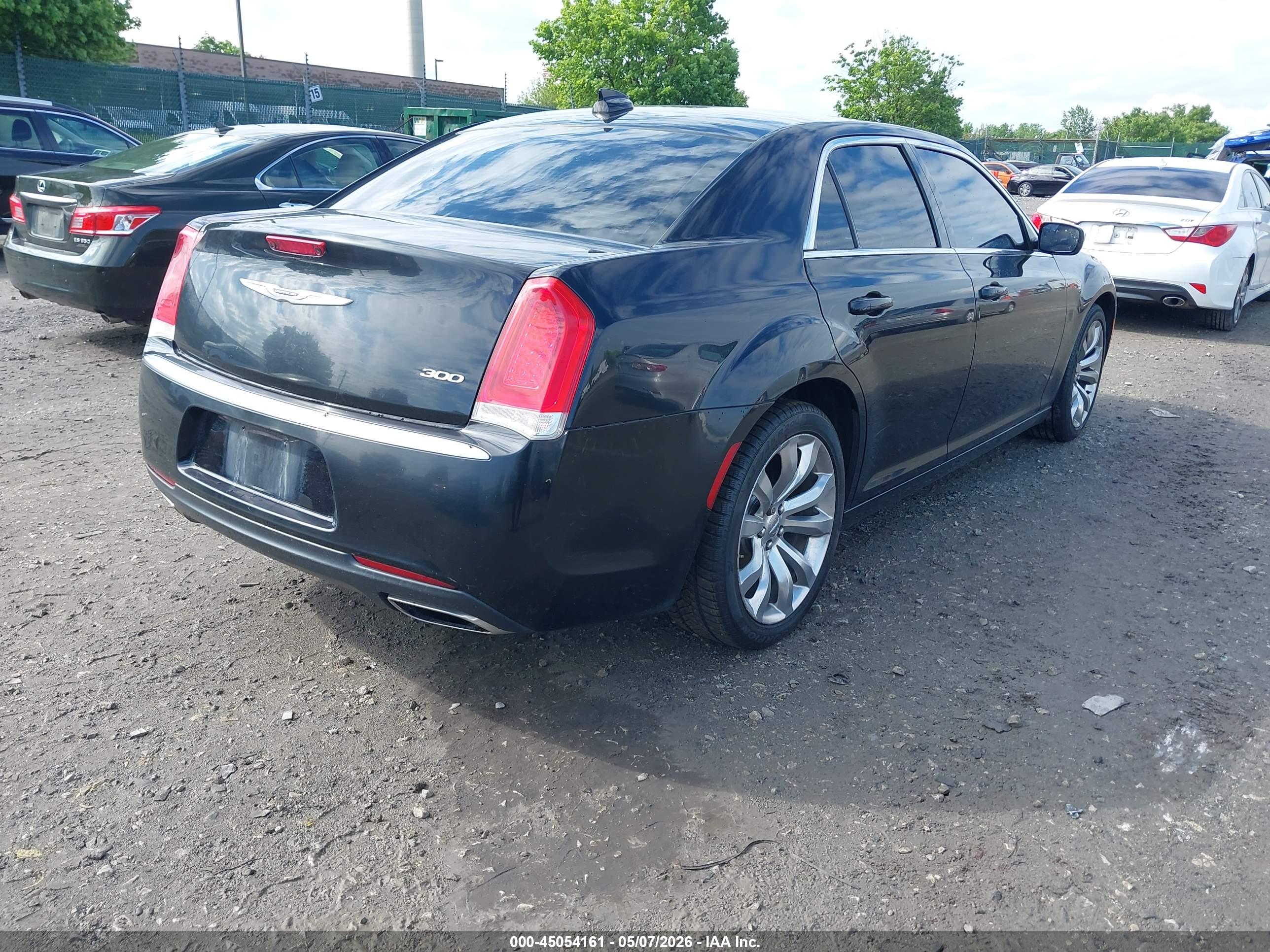 CHRYSLER 300 image 4