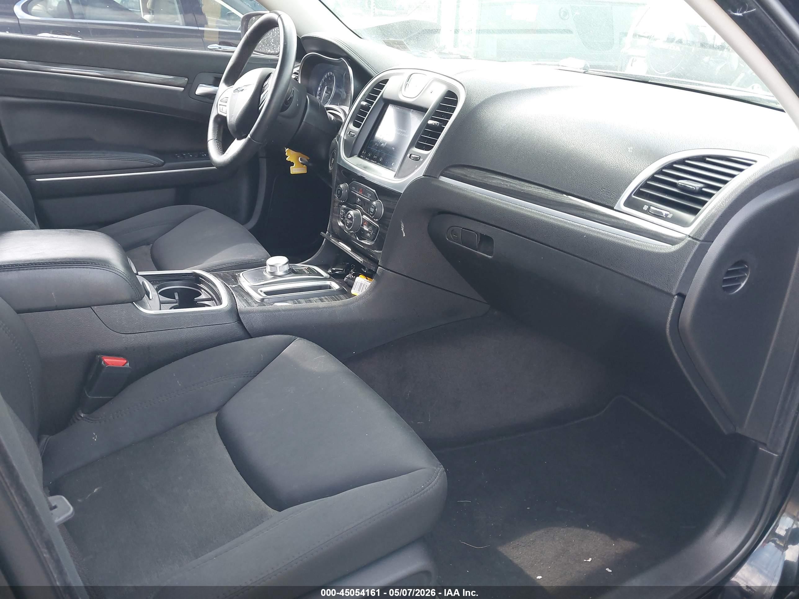 CHRYSLER 300 image 5