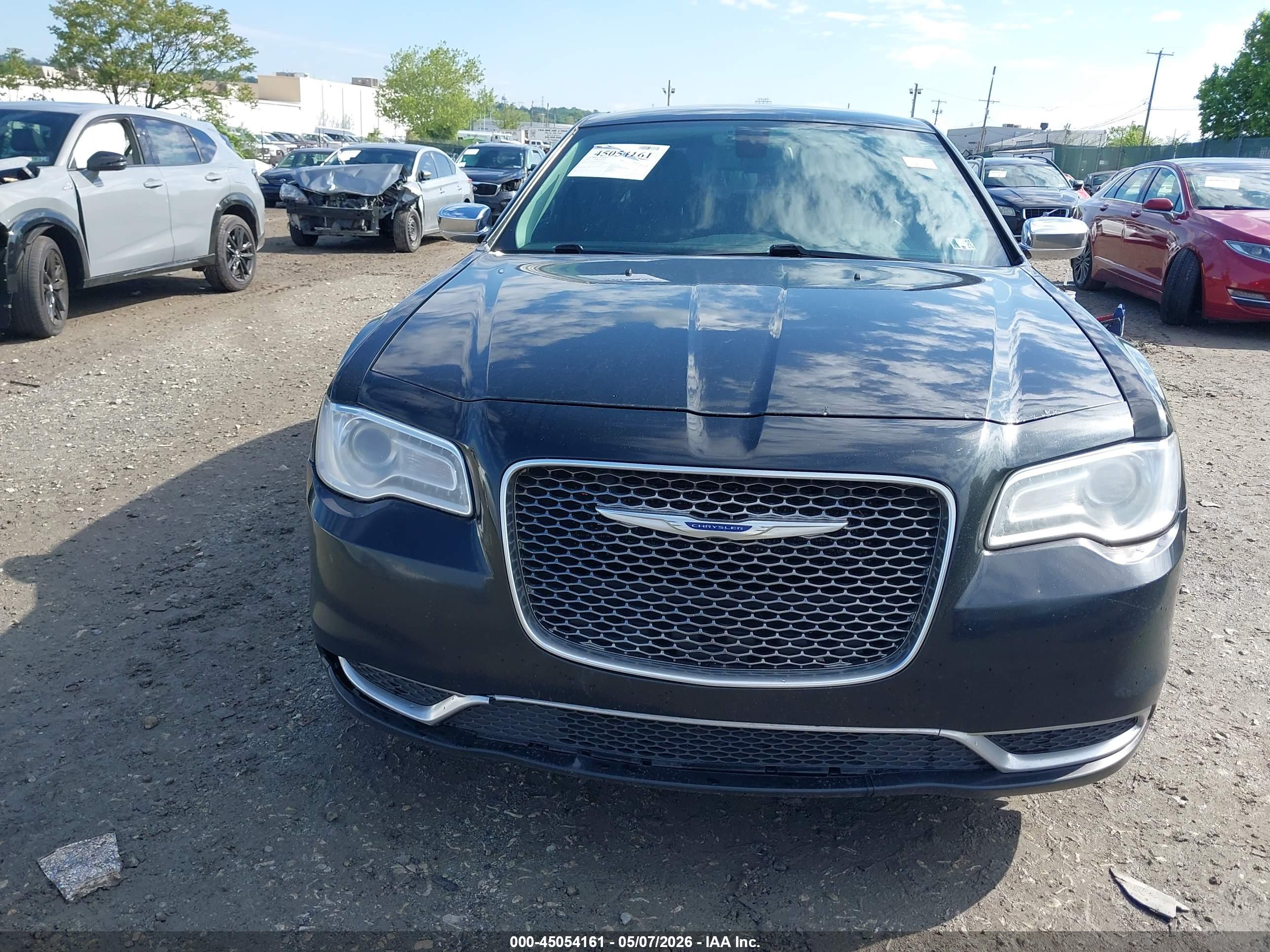 CHRYSLER 300 image 6