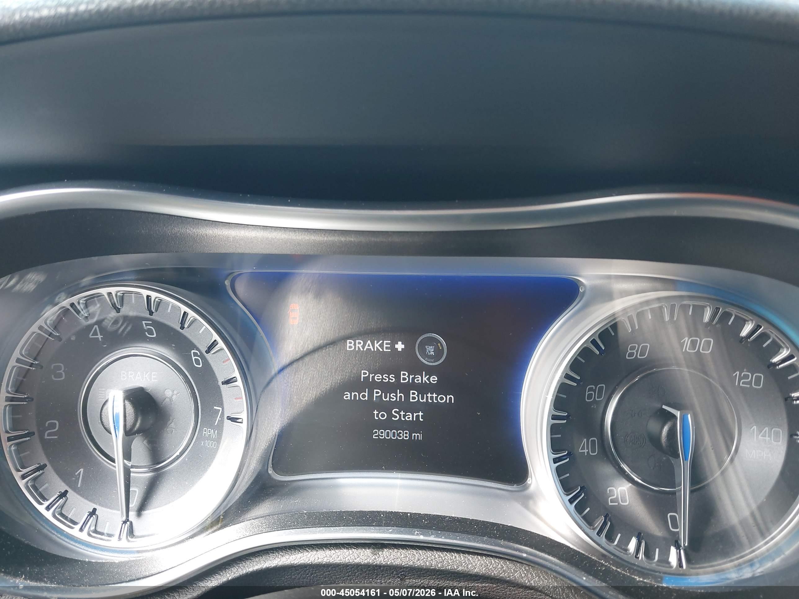 CHRYSLER 300 image 7