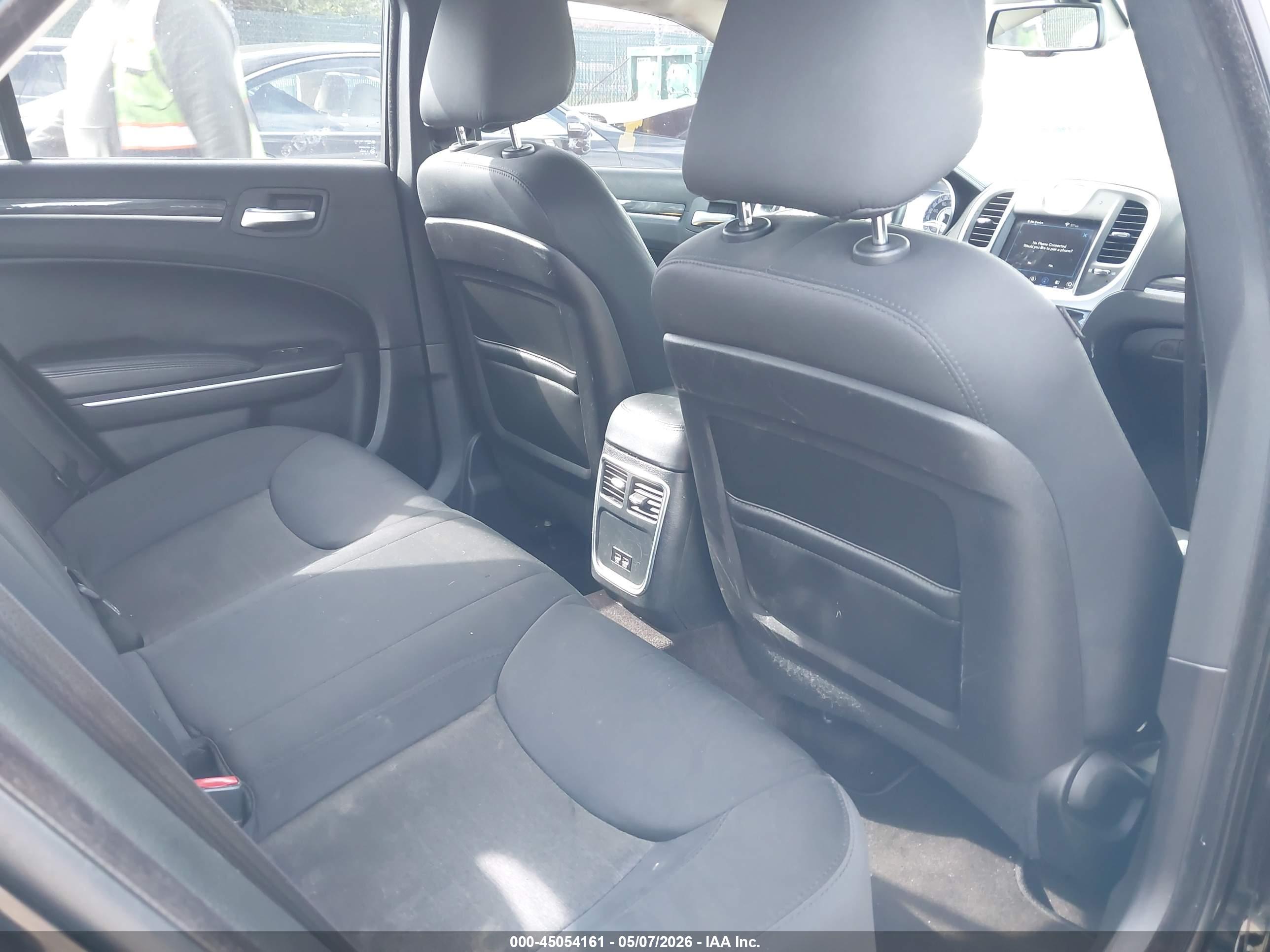 CHRYSLER 300 image 8