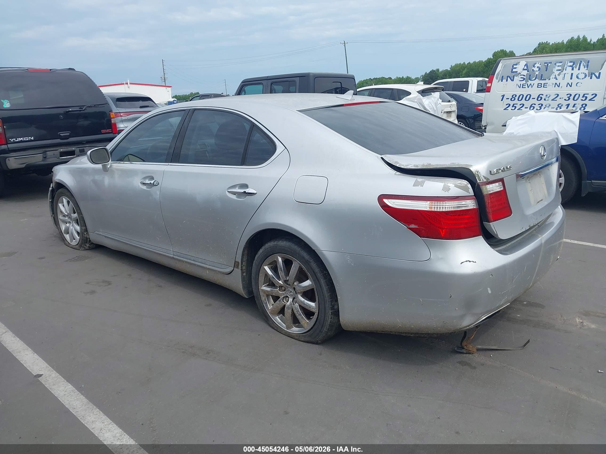 LEXUS LS image 3