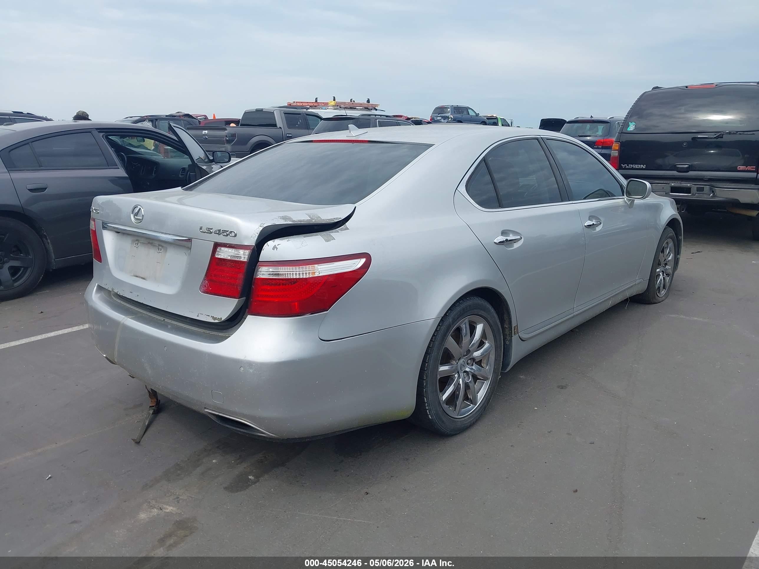 LEXUS LS image 4