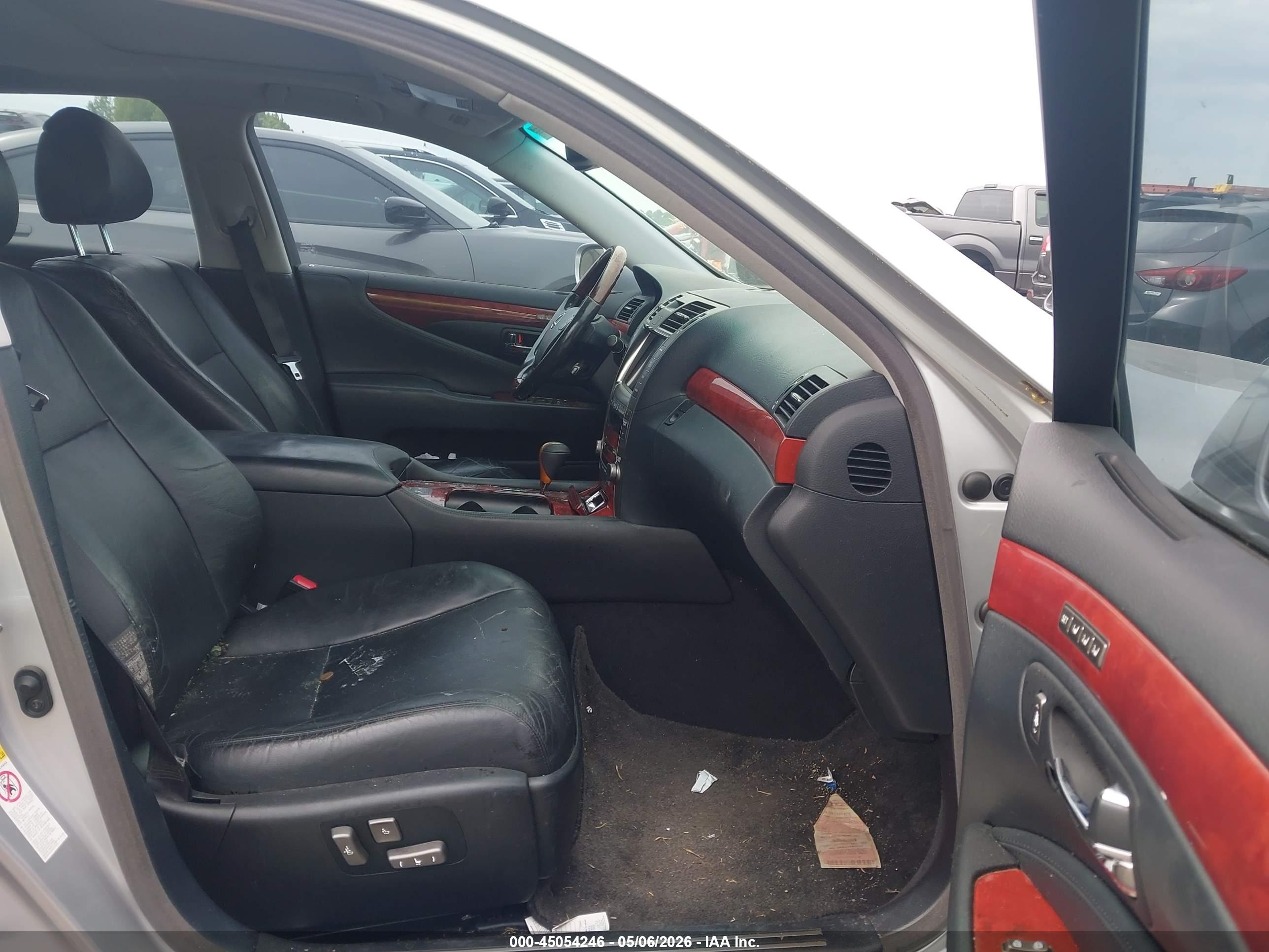 LEXUS LS image 5