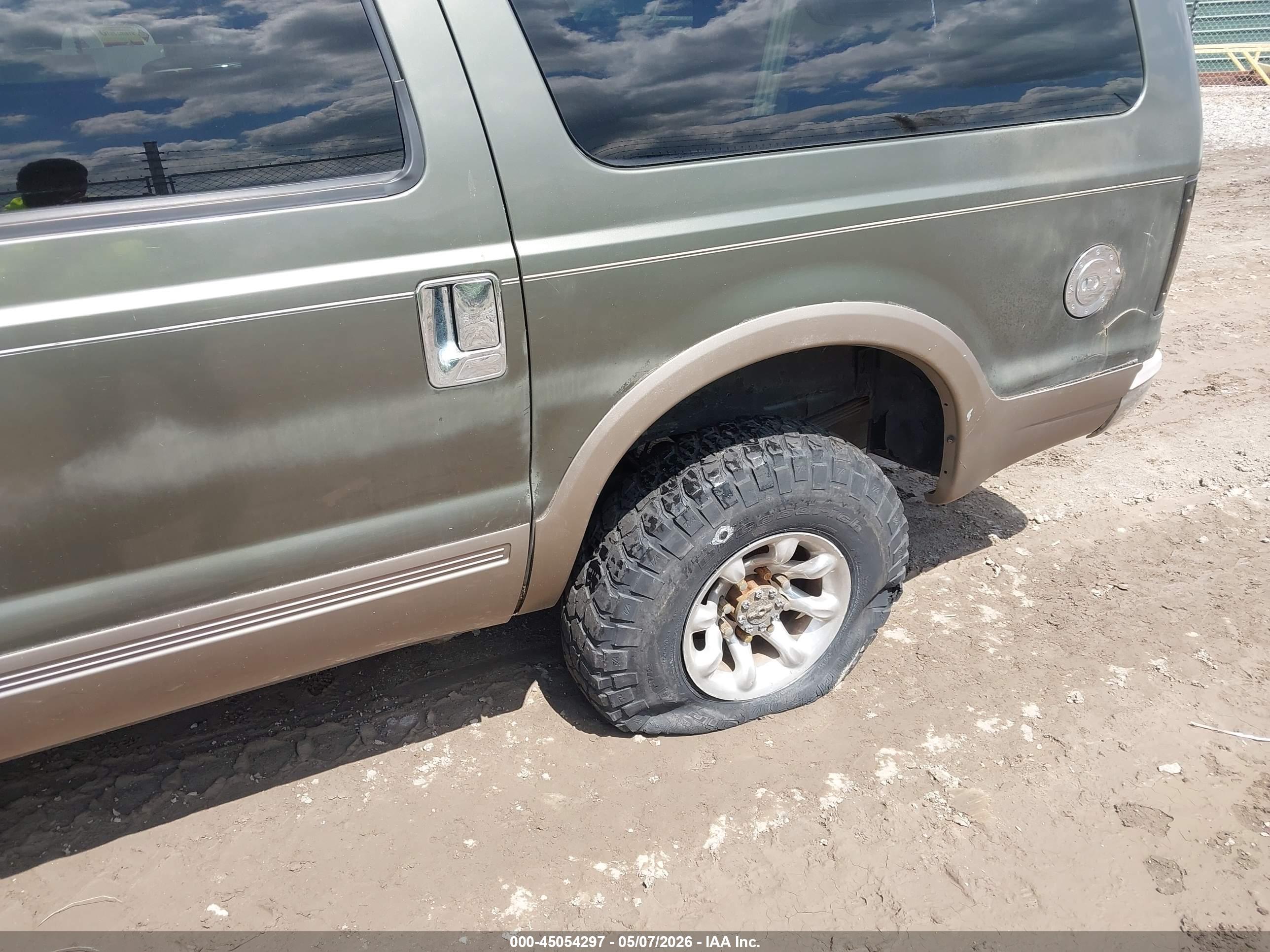 FORD EXCURSION image 6