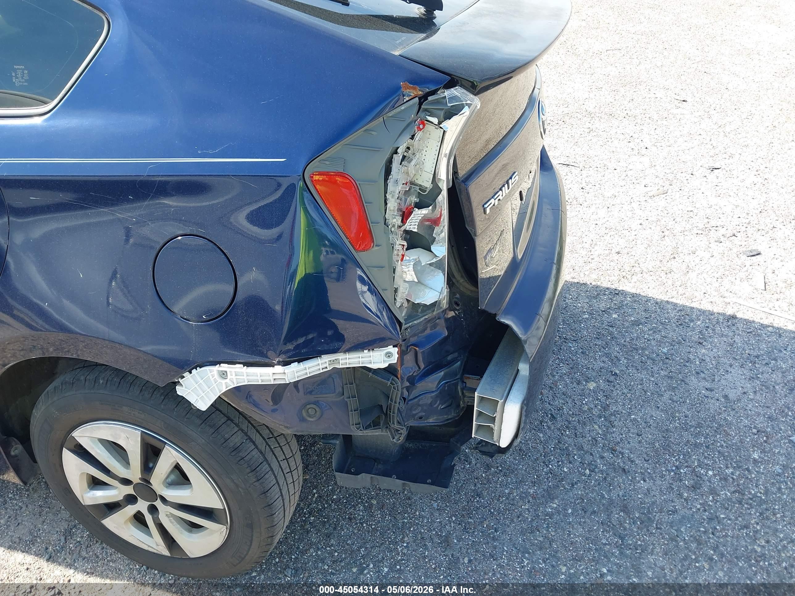 TOYOTA PRIUS image 6