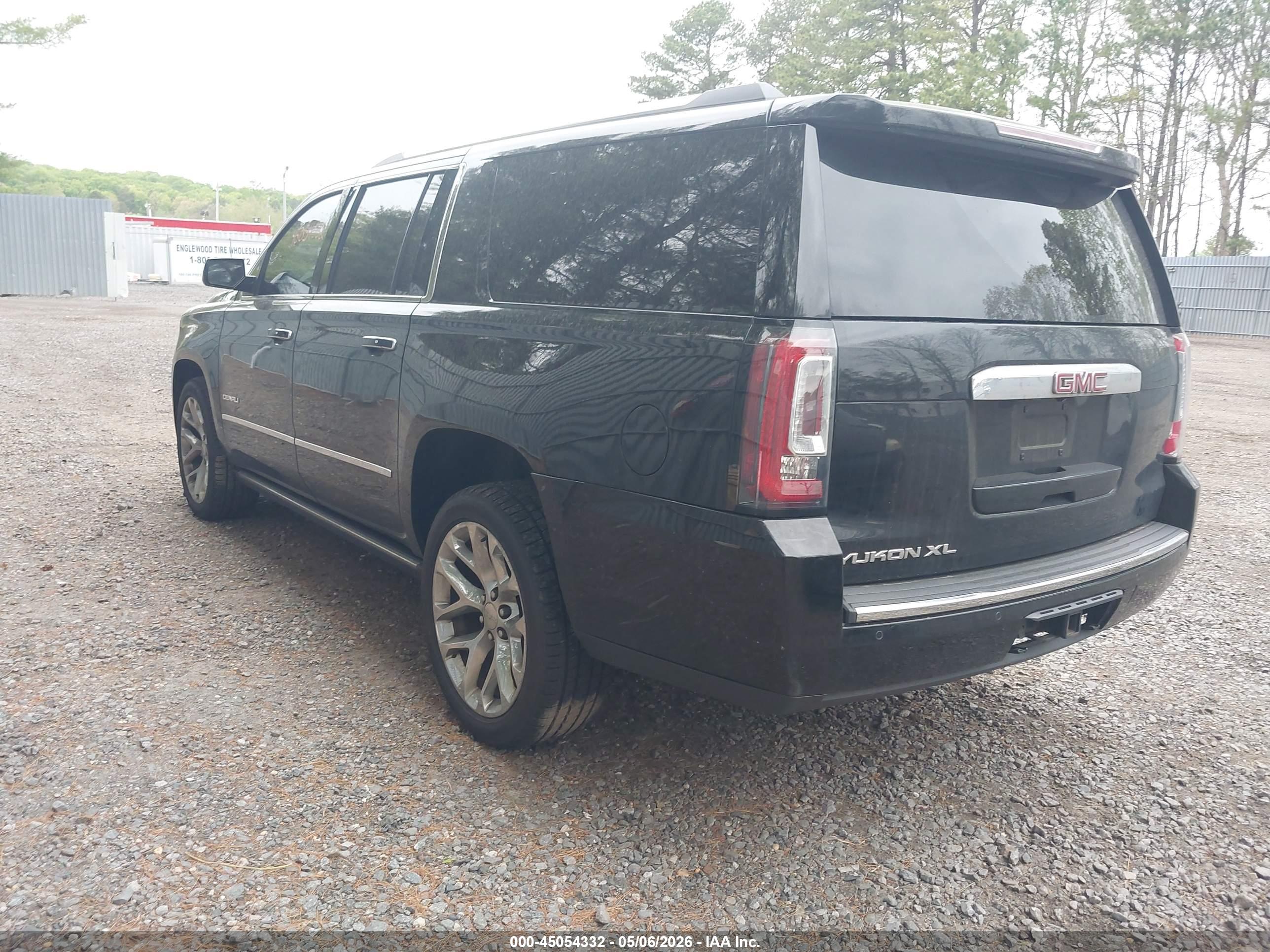 GMC YUKON image 3
