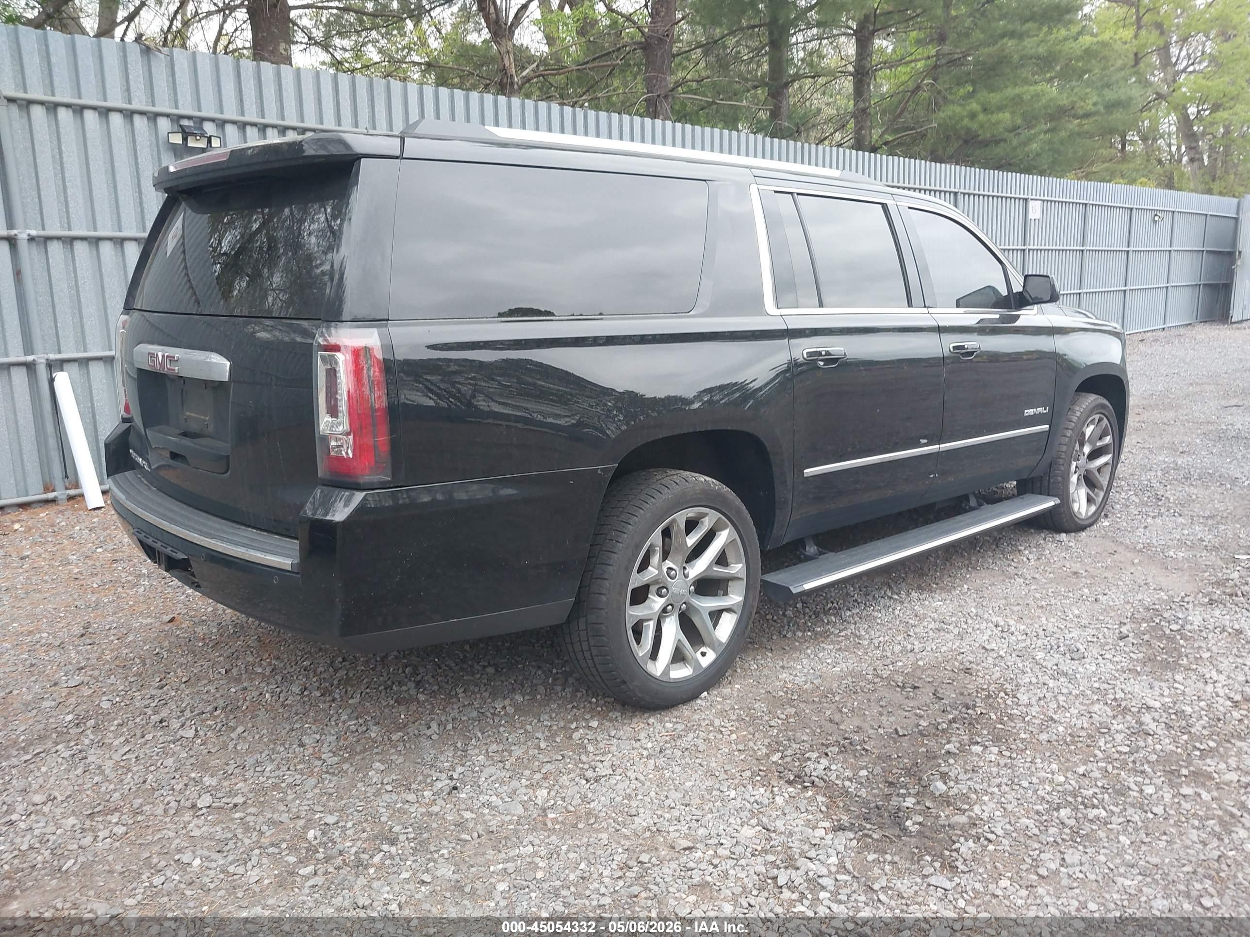 GMC YUKON image 4
