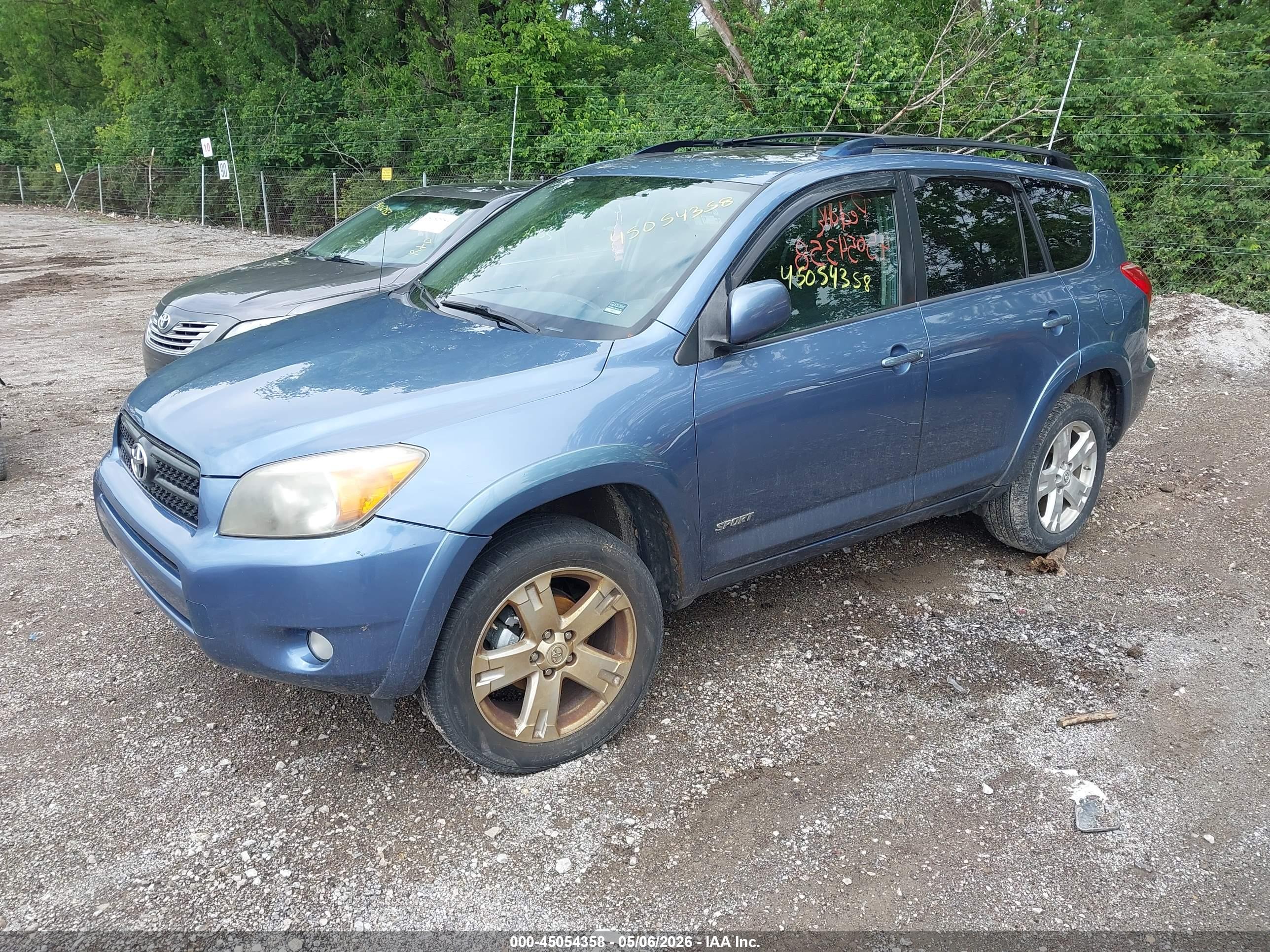 TOYOTA RAV4 image 2
