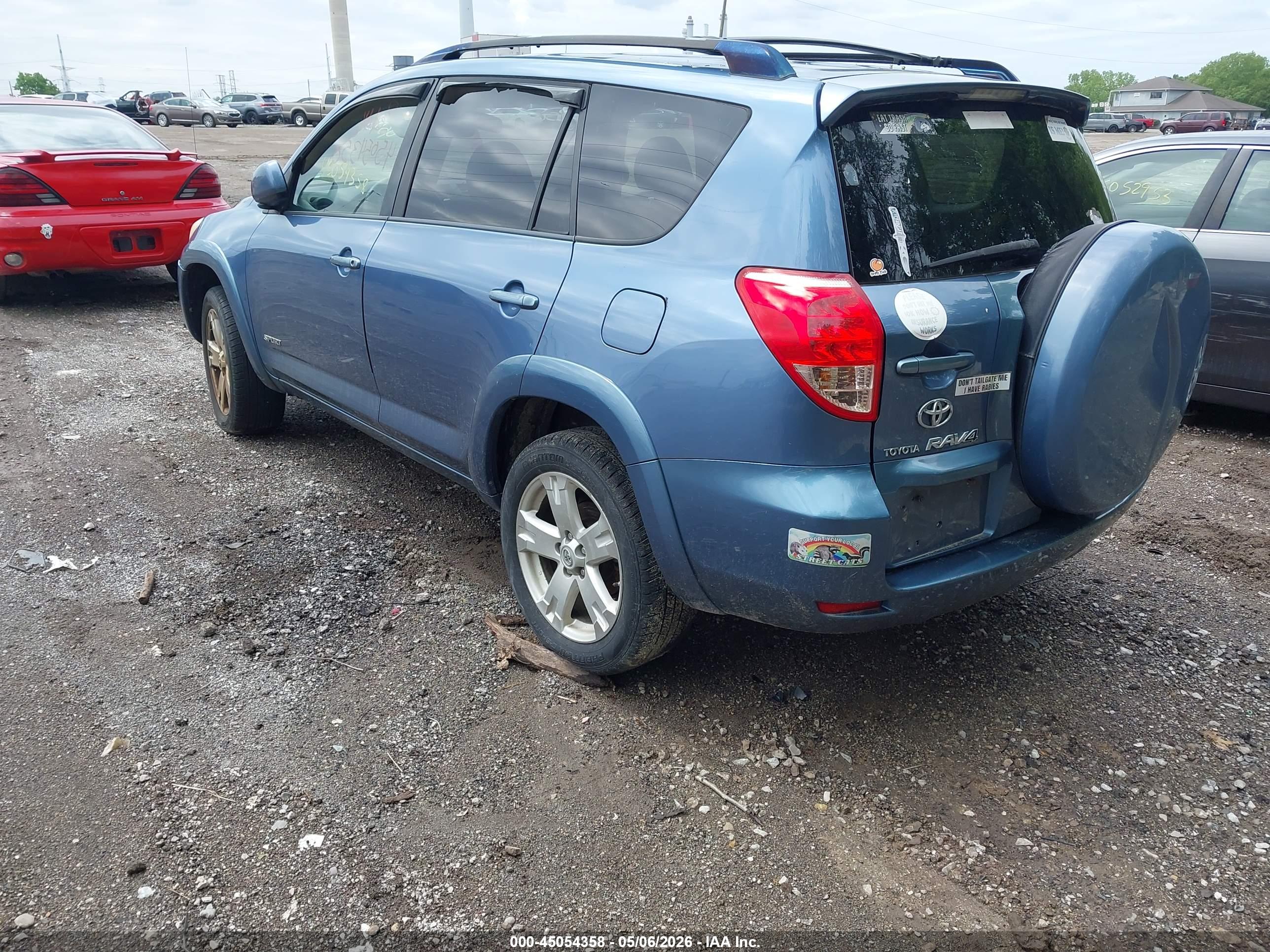 TOYOTA RAV4 image 3