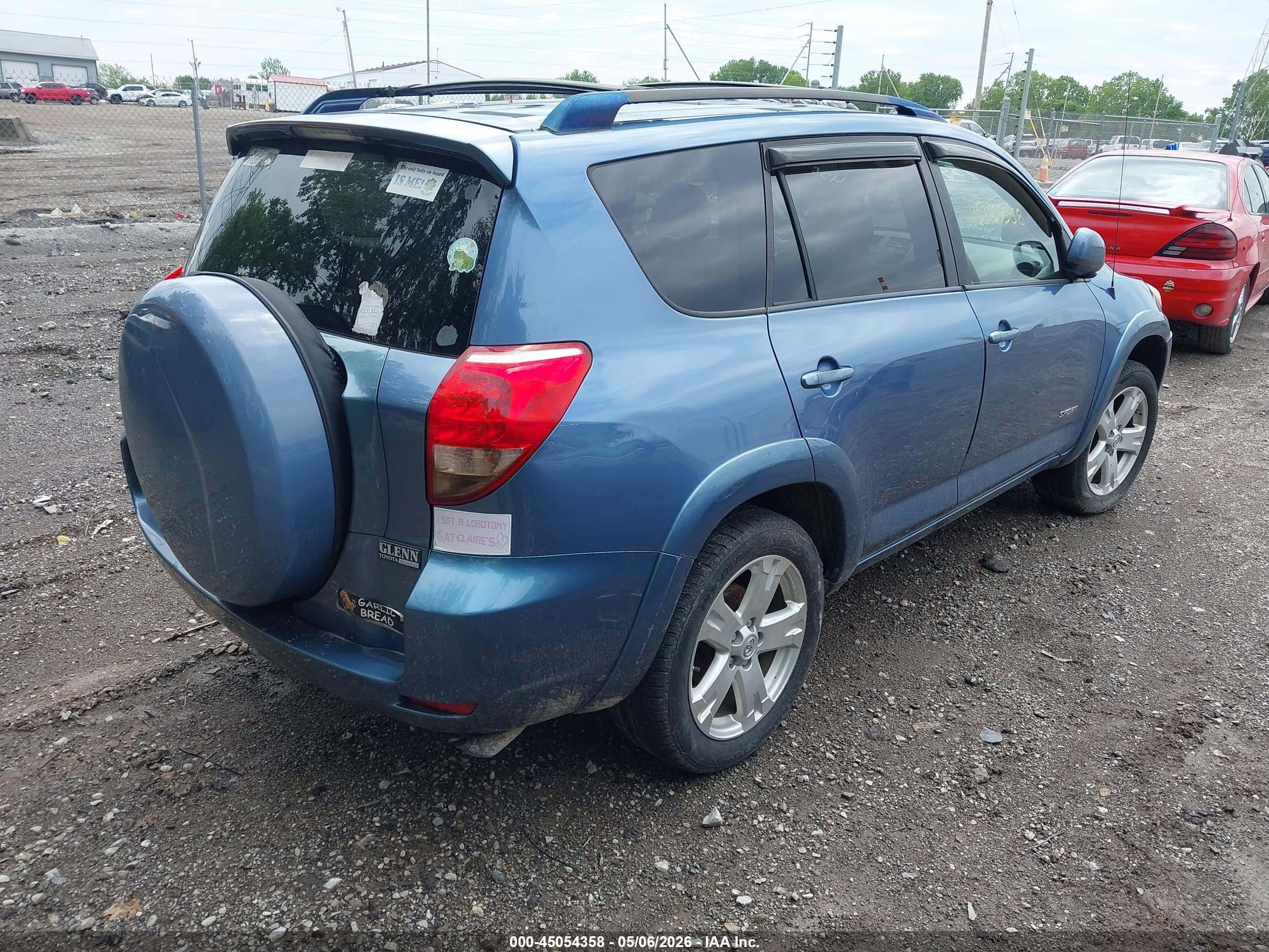 TOYOTA RAV4 image 4