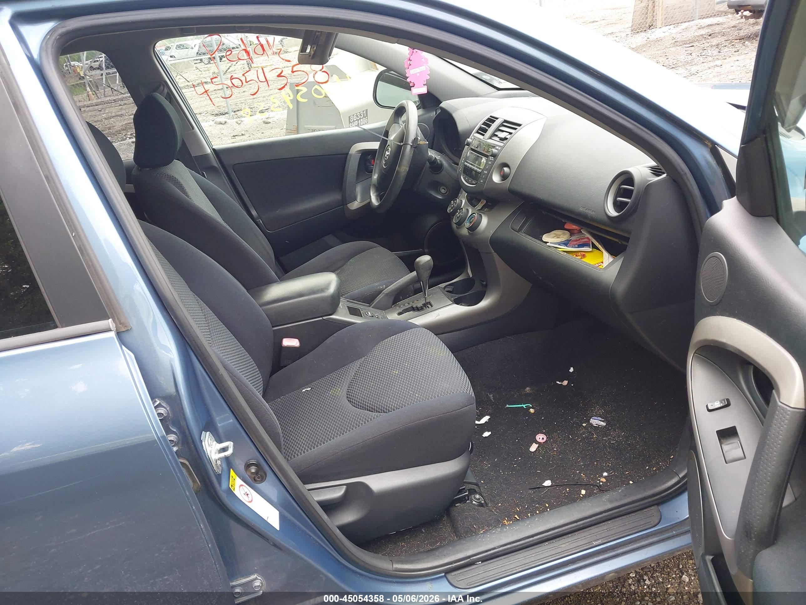 TOYOTA RAV4 image 5