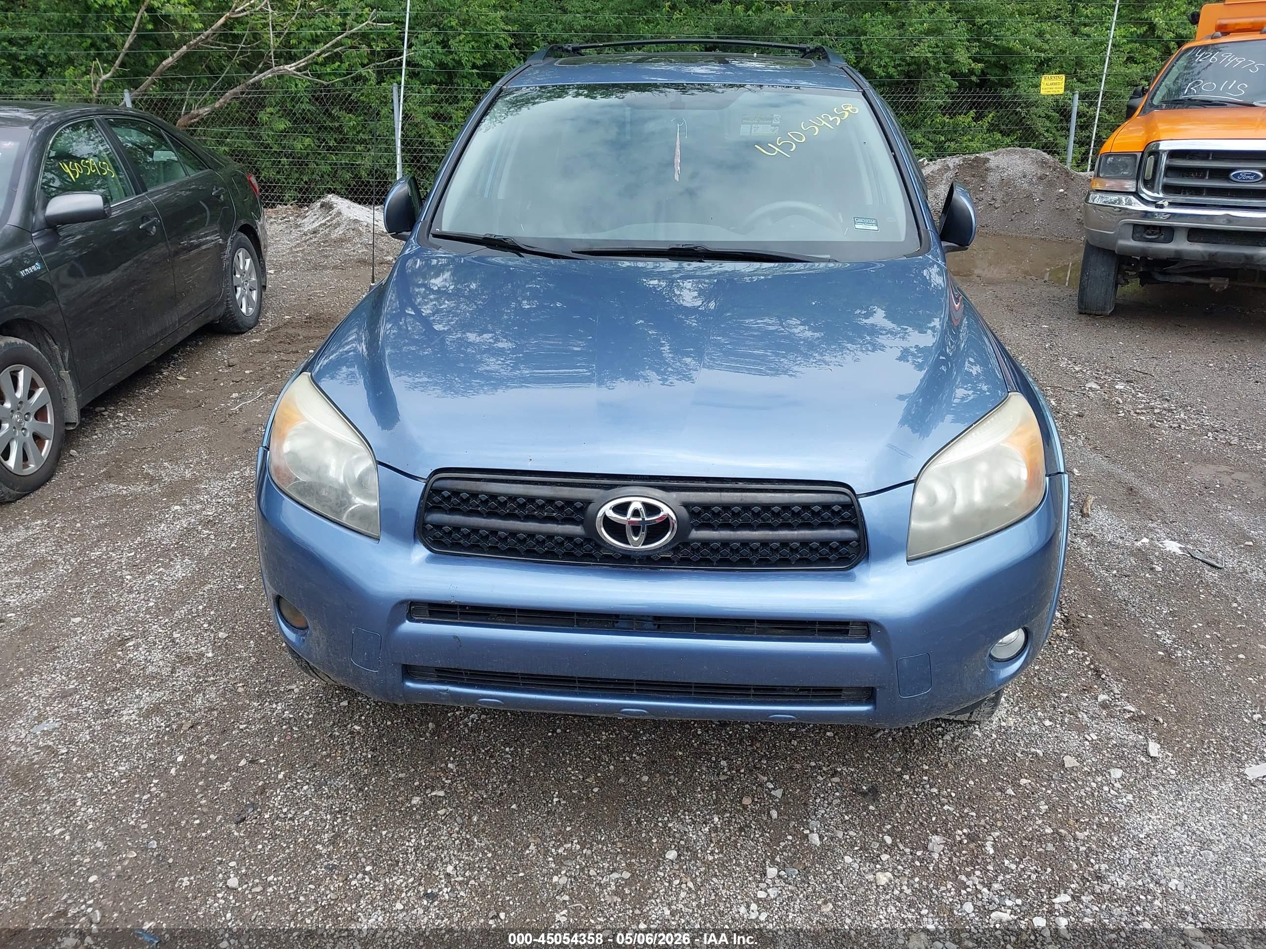 TOYOTA RAV4 image 6