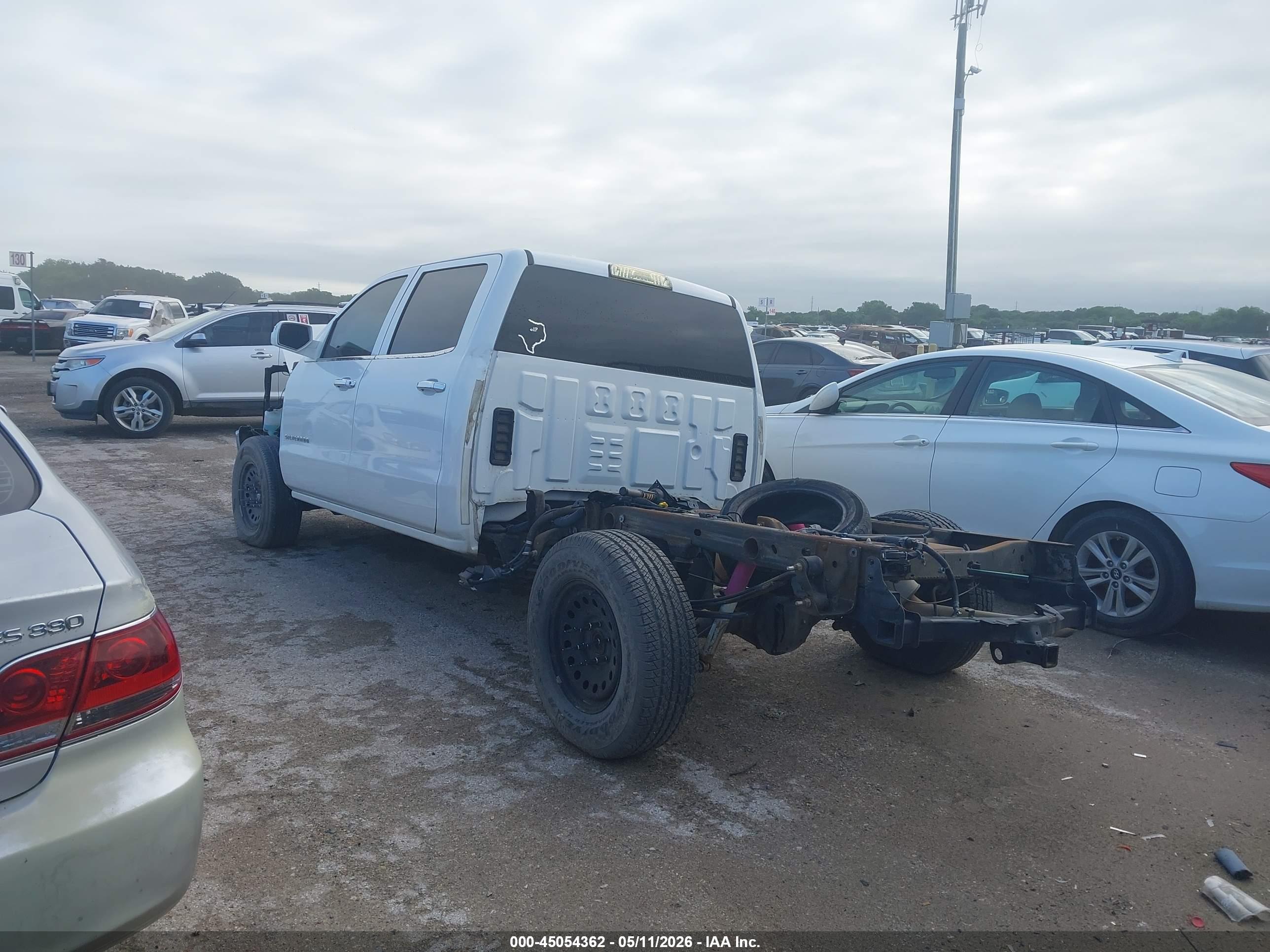 CHEVROLET SILVERADO image 3