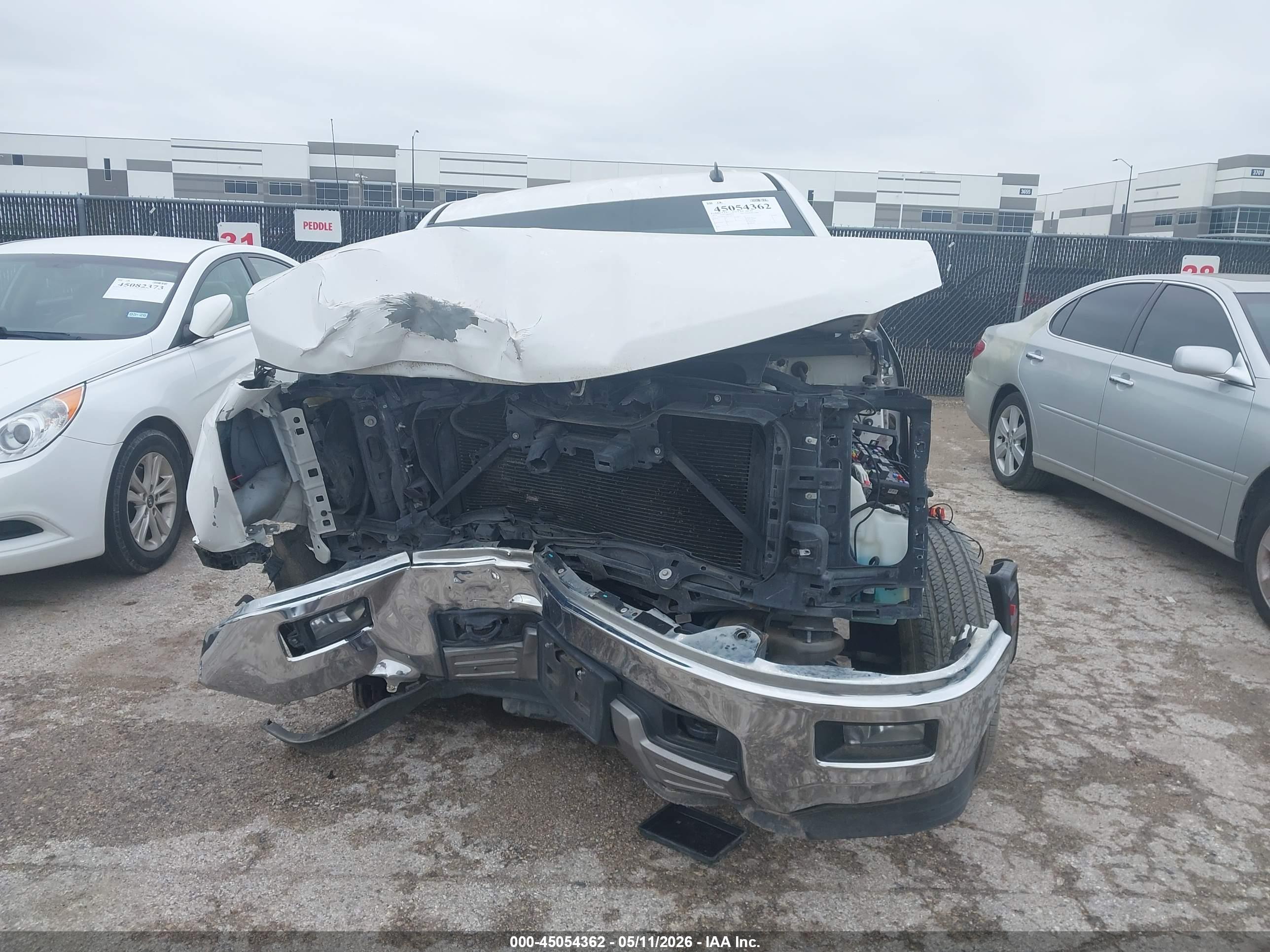 CHEVROLET SILVERADO image 6