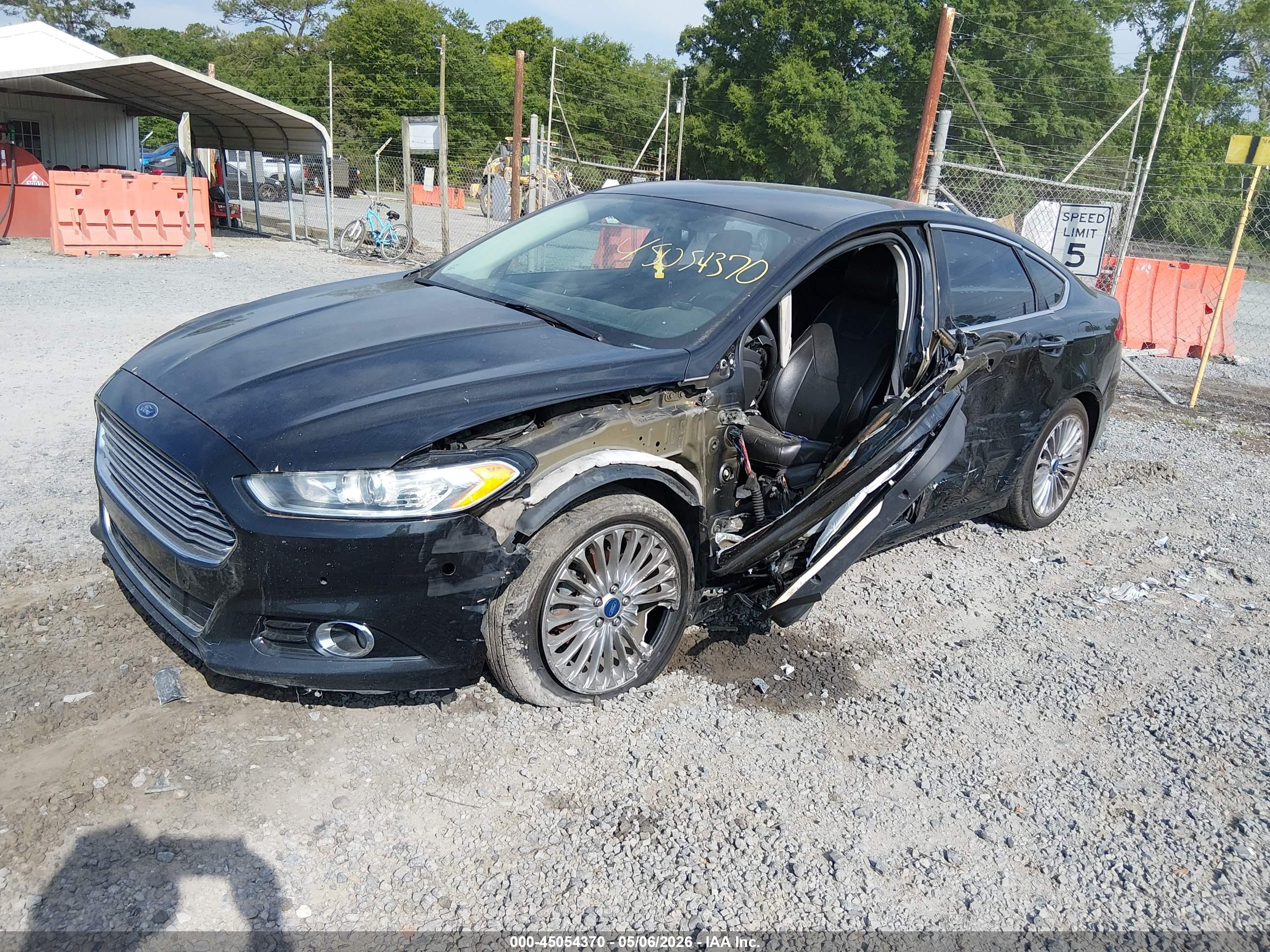 FORD FUSION image 2