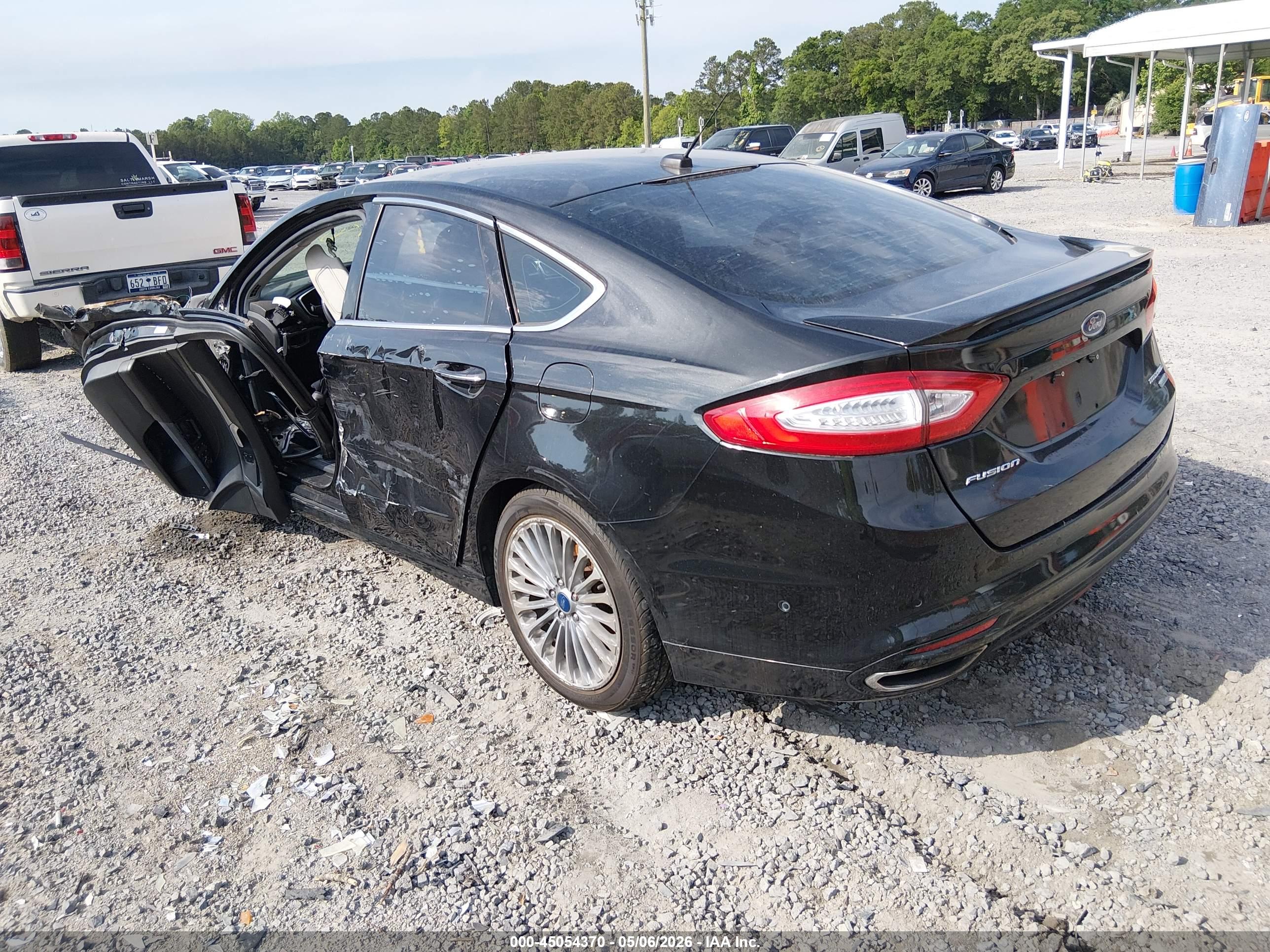 FORD FUSION image 3