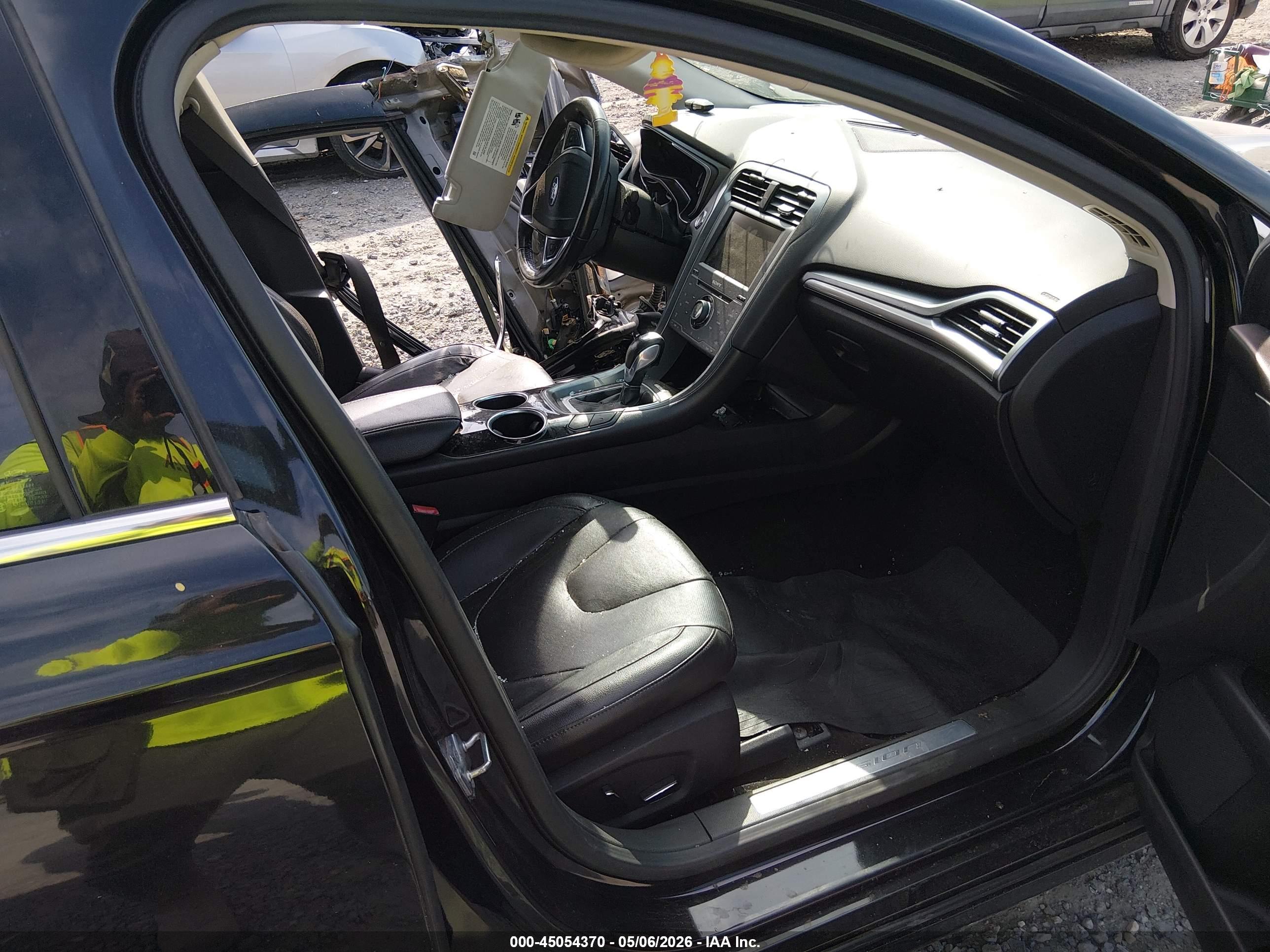 FORD FUSION image 5