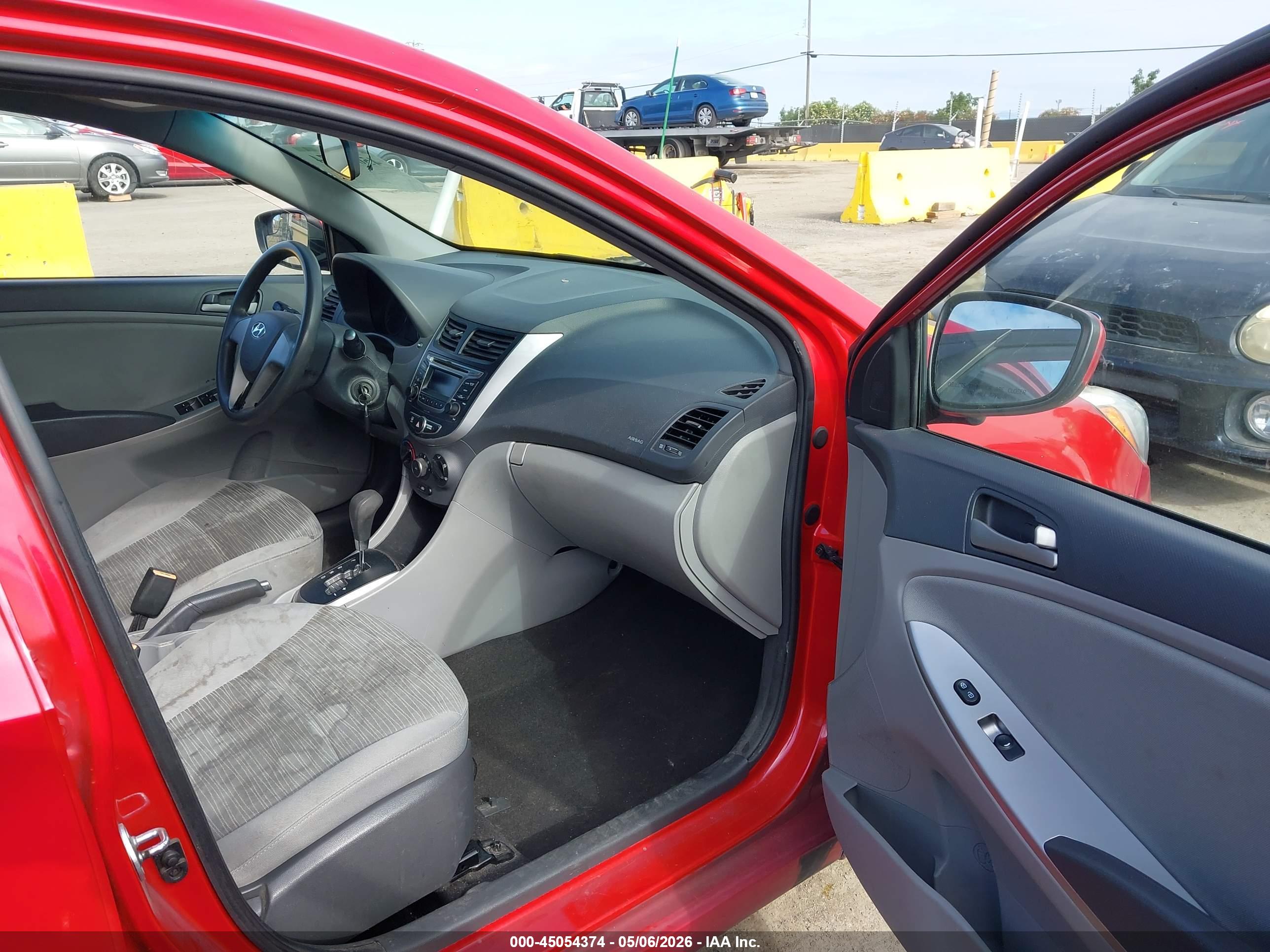 HYUNDAI ACCENT image 5