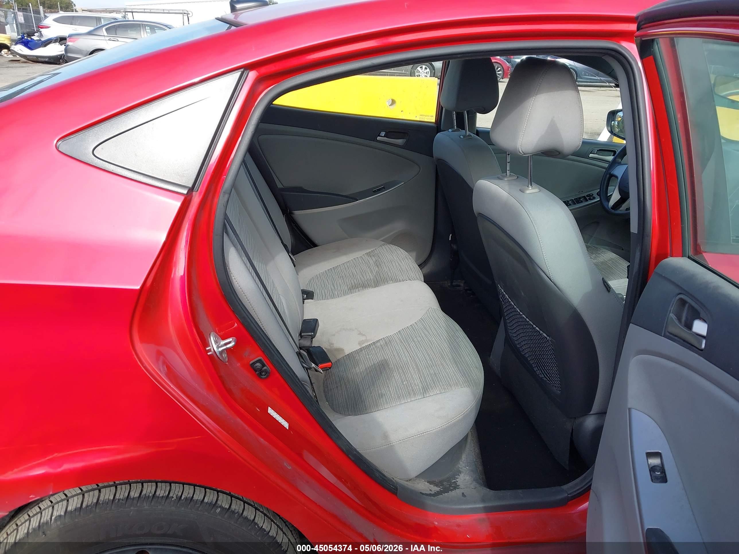 HYUNDAI ACCENT image 8