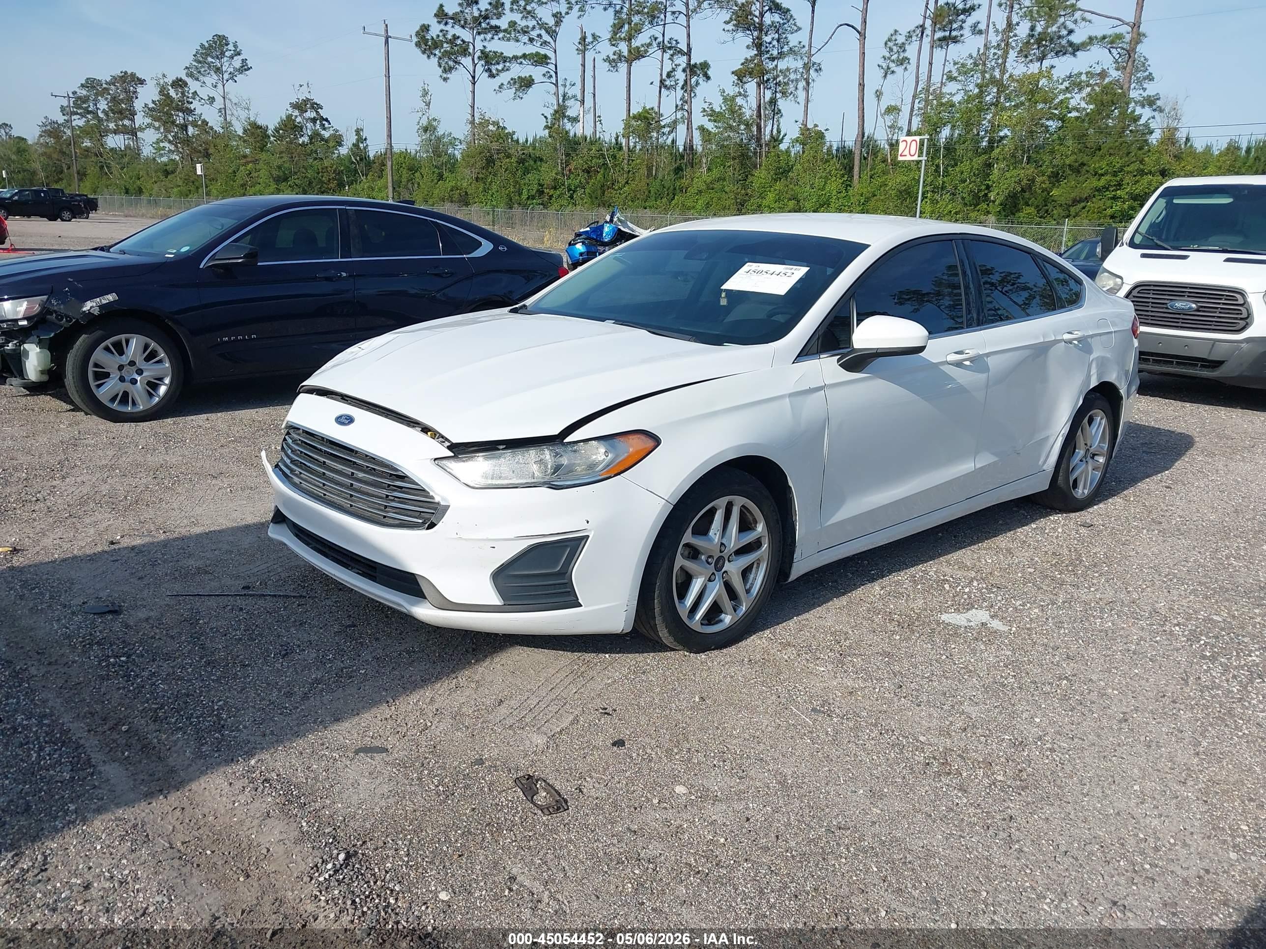 FORD FUSION image 2