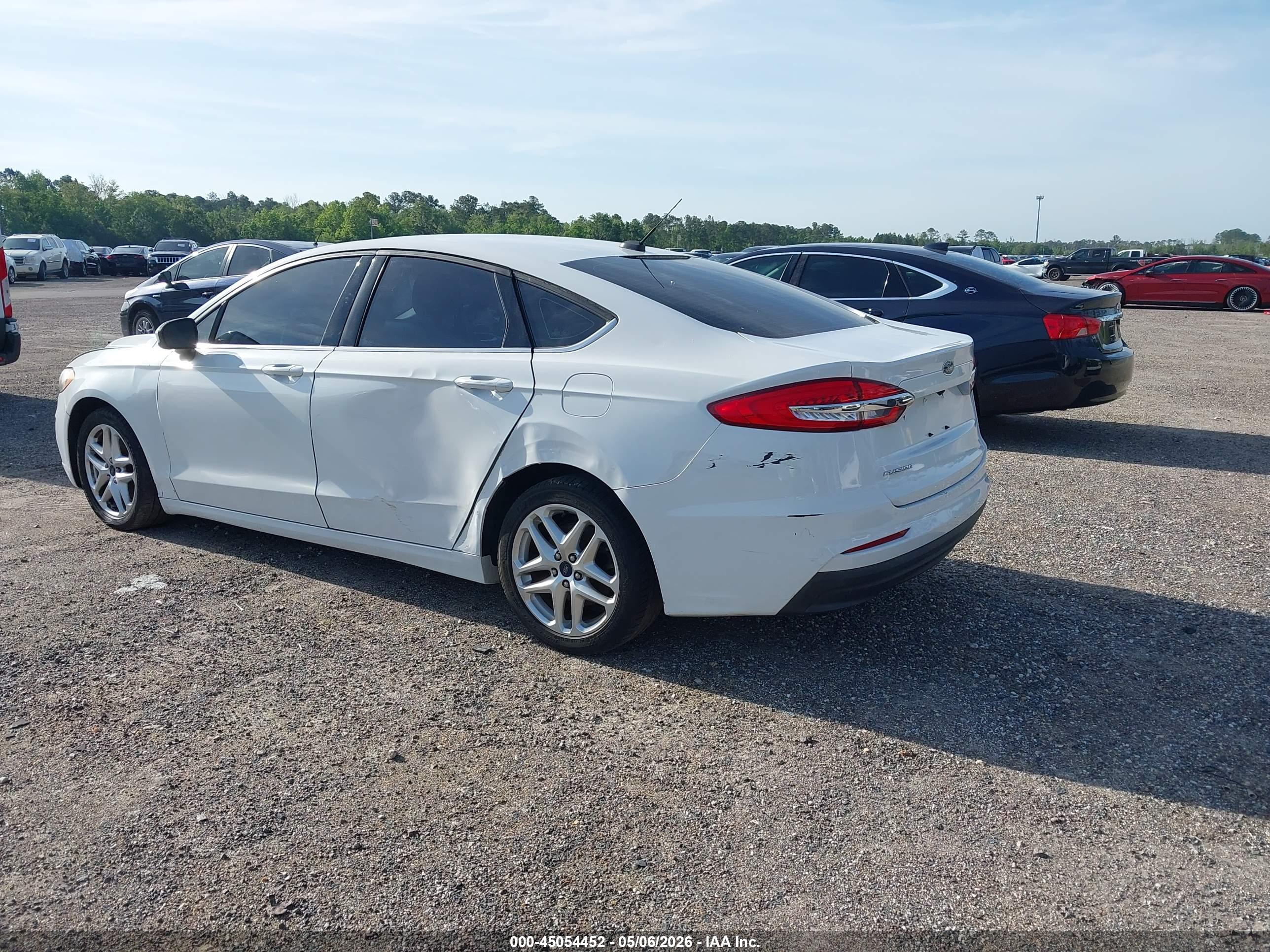 FORD FUSION image 3