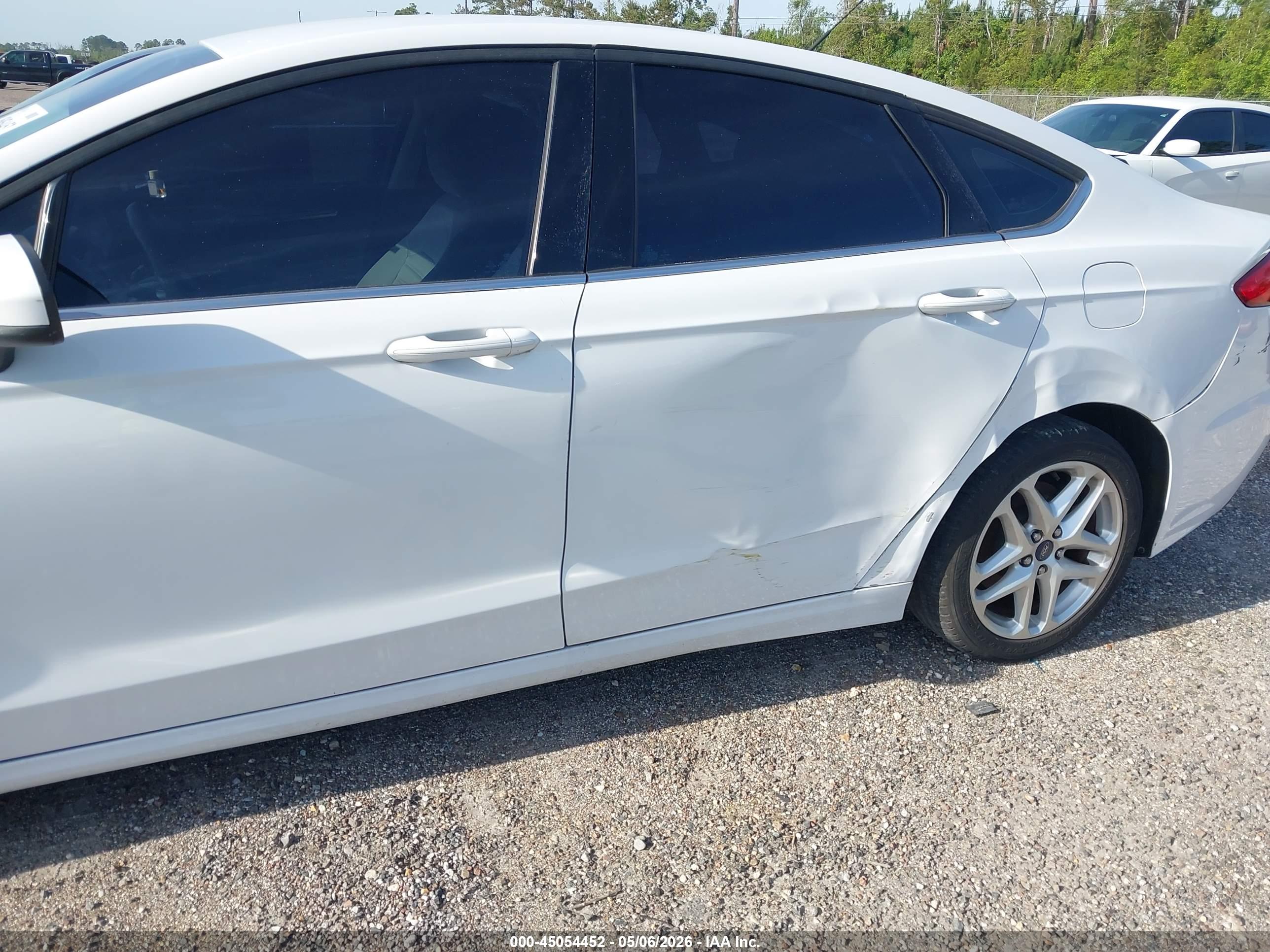 FORD FUSION image 6