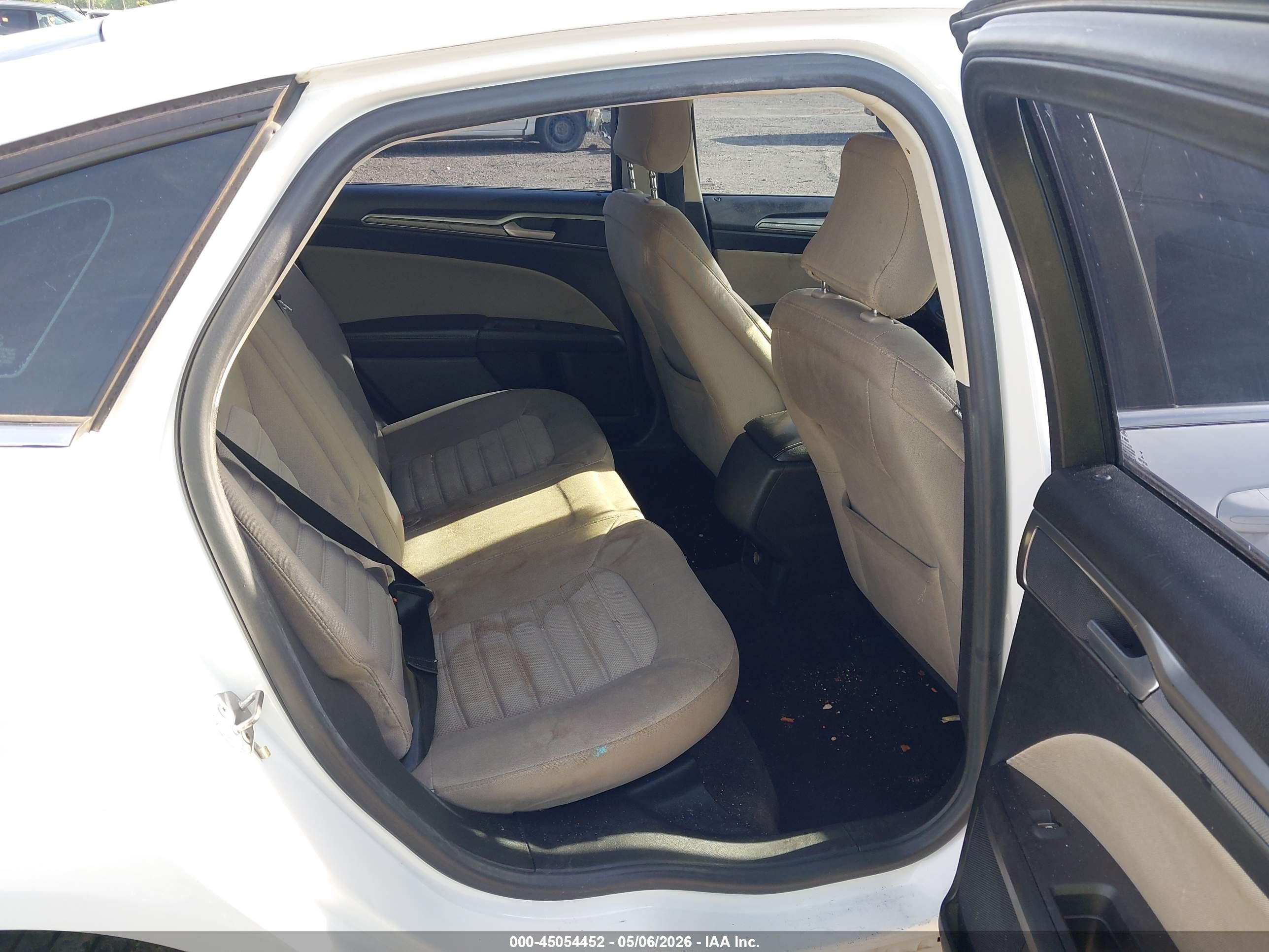 FORD FUSION image 8