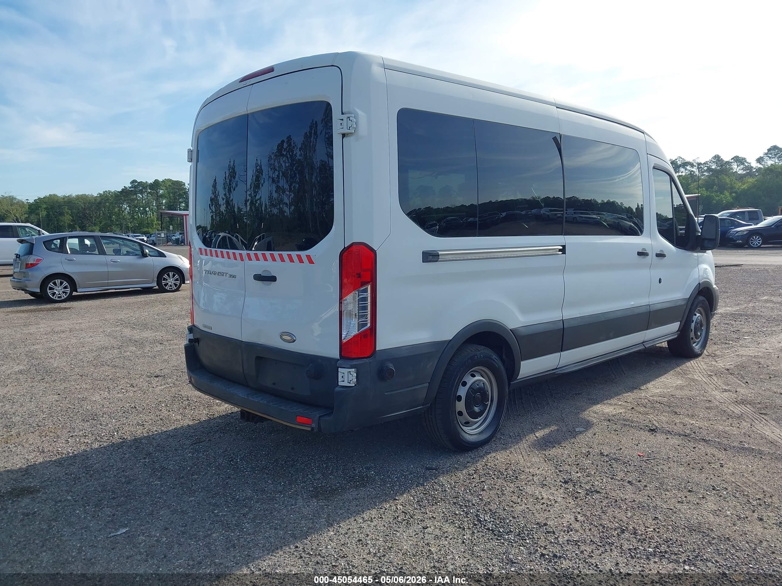 FORD TRANSIT-350 image 4