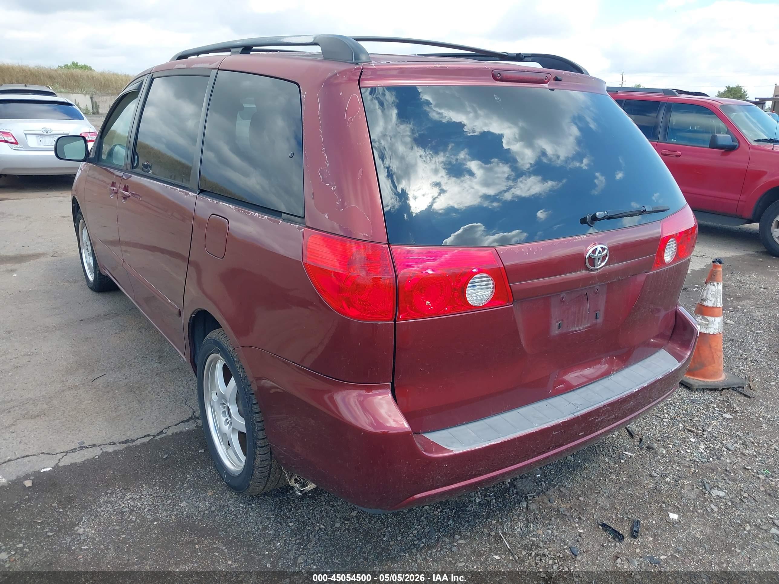 TOYOTA SIENNA image 3