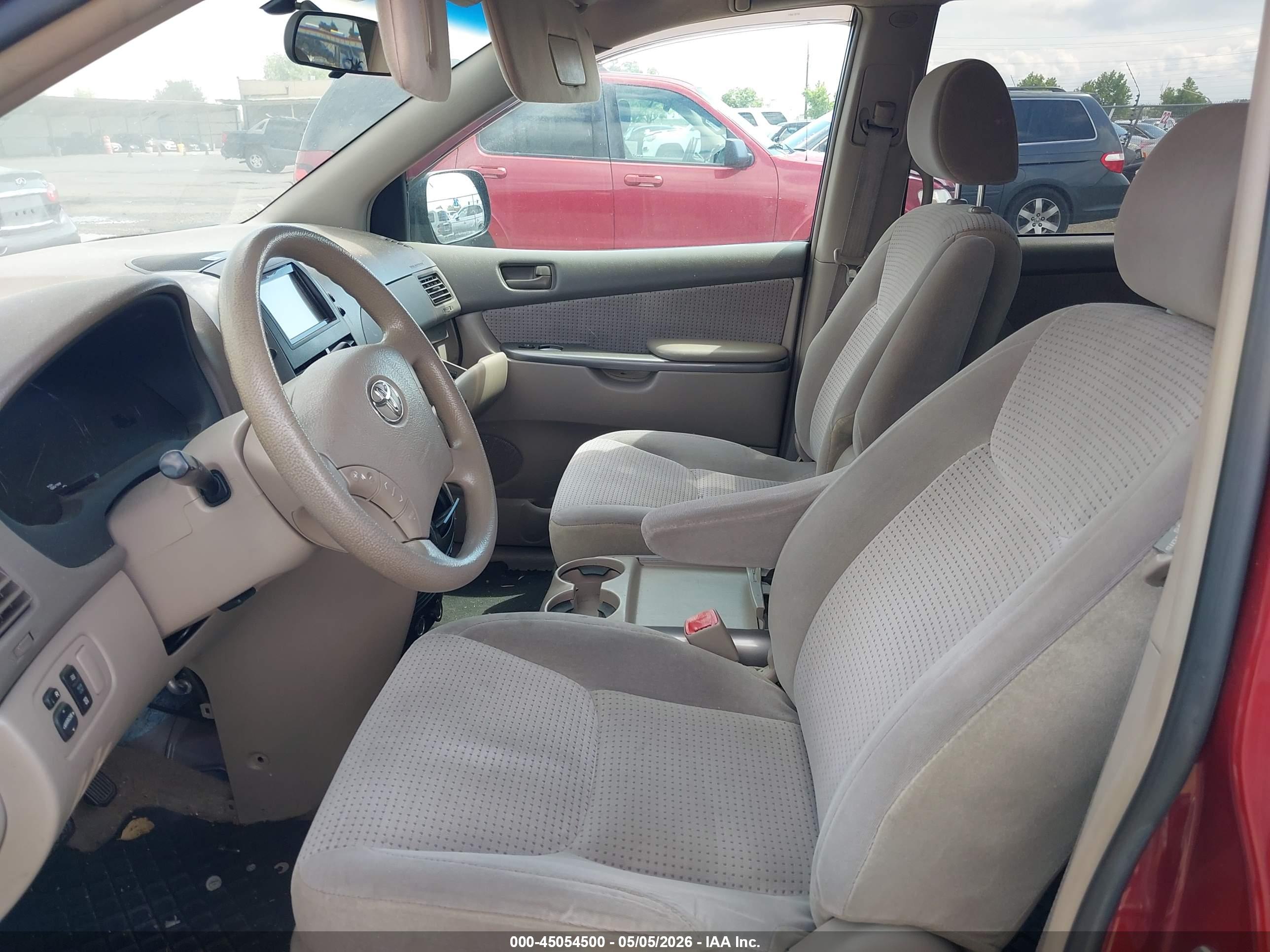 TOYOTA SIENNA image 5