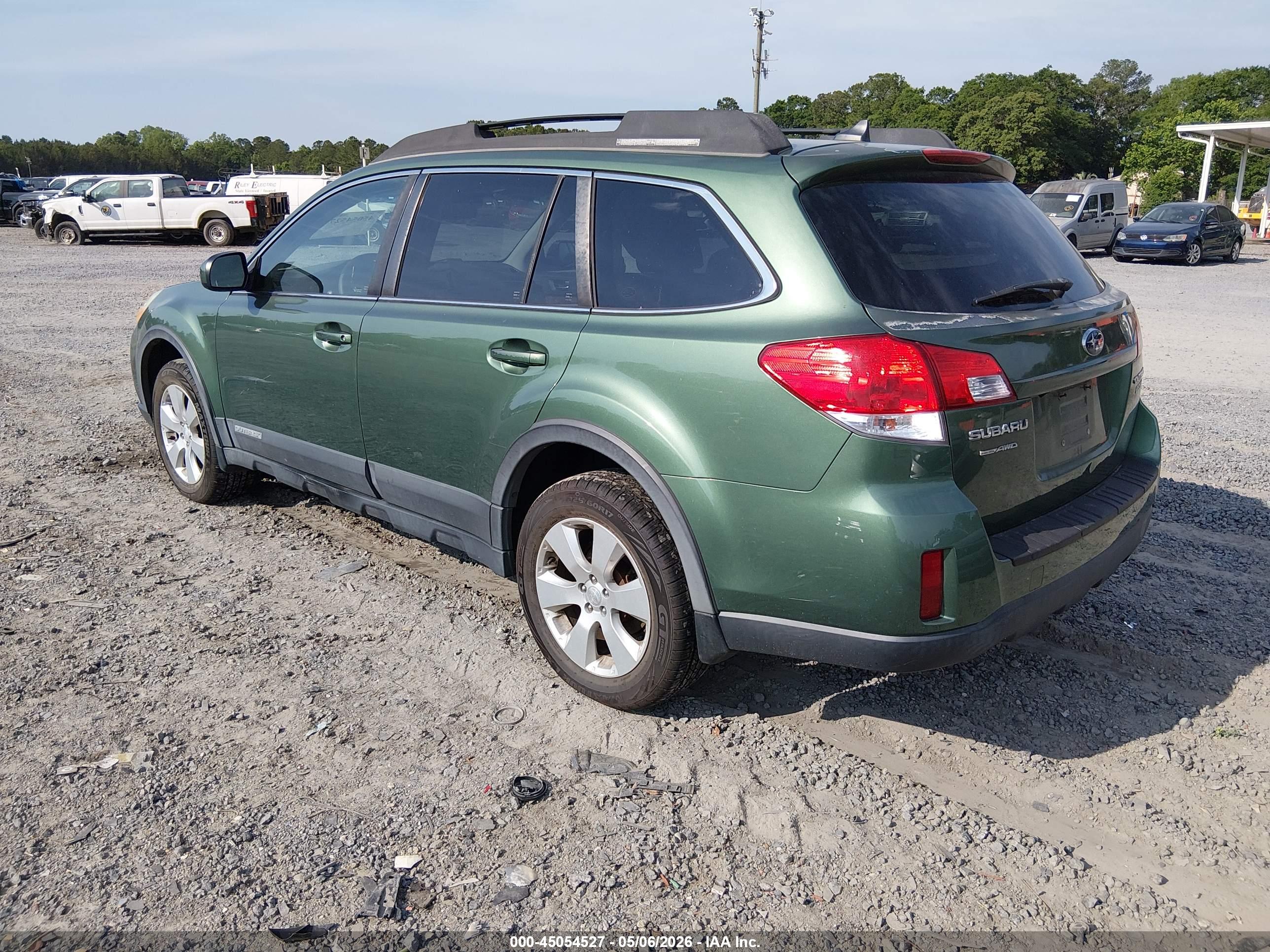 SUBARU OUTBACK image 3