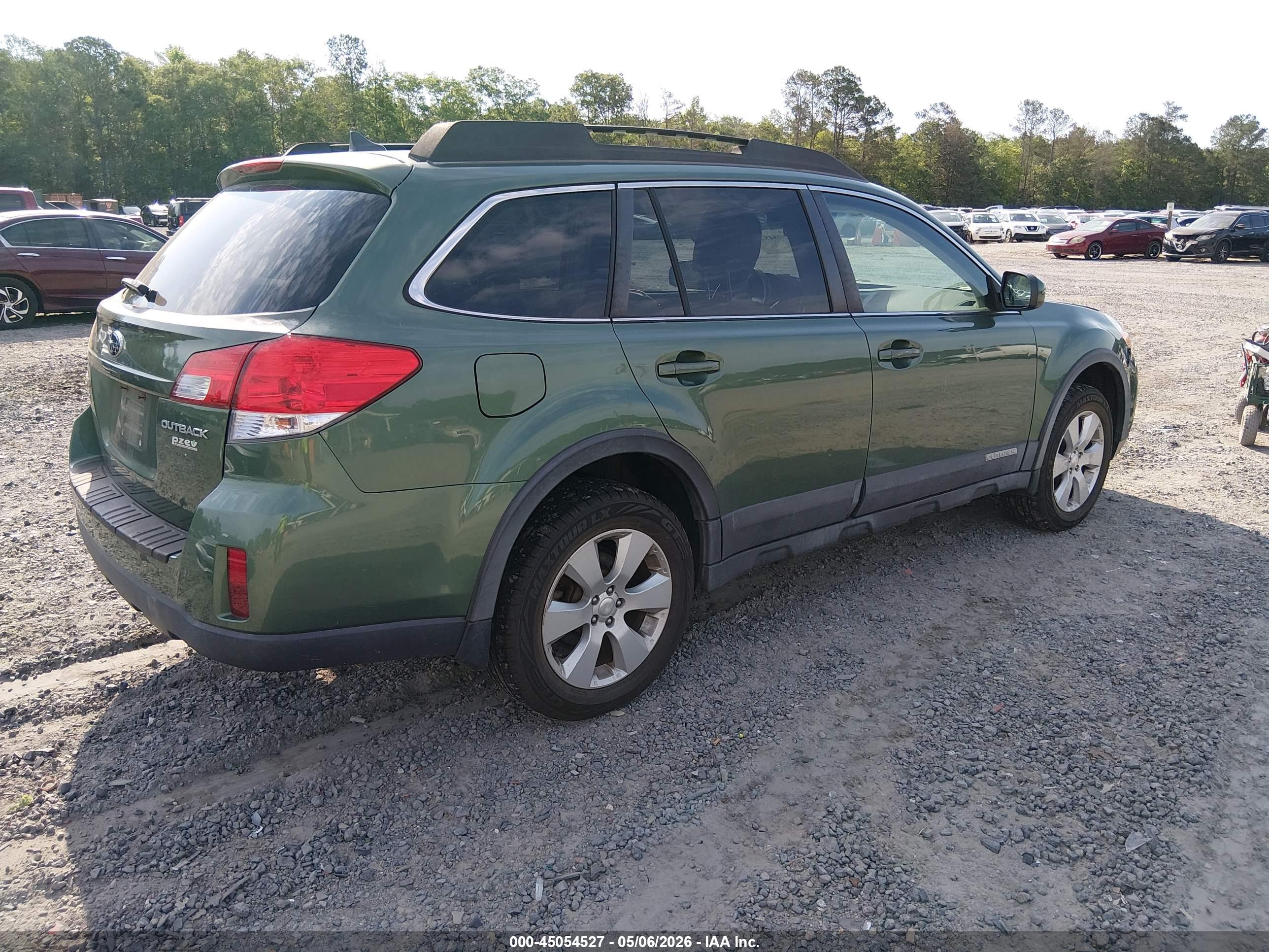 SUBARU OUTBACK image 4