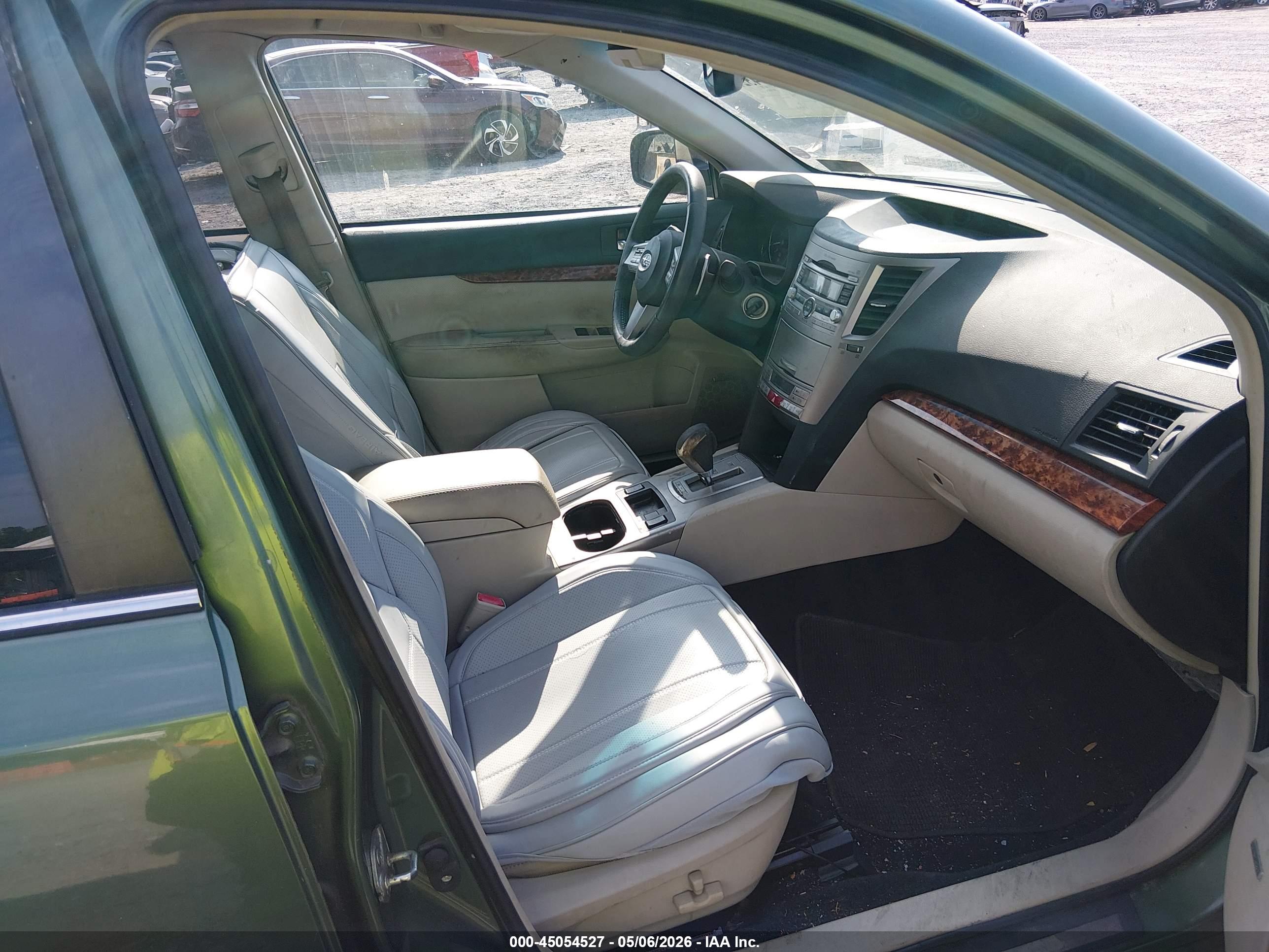 SUBARU OUTBACK image 5