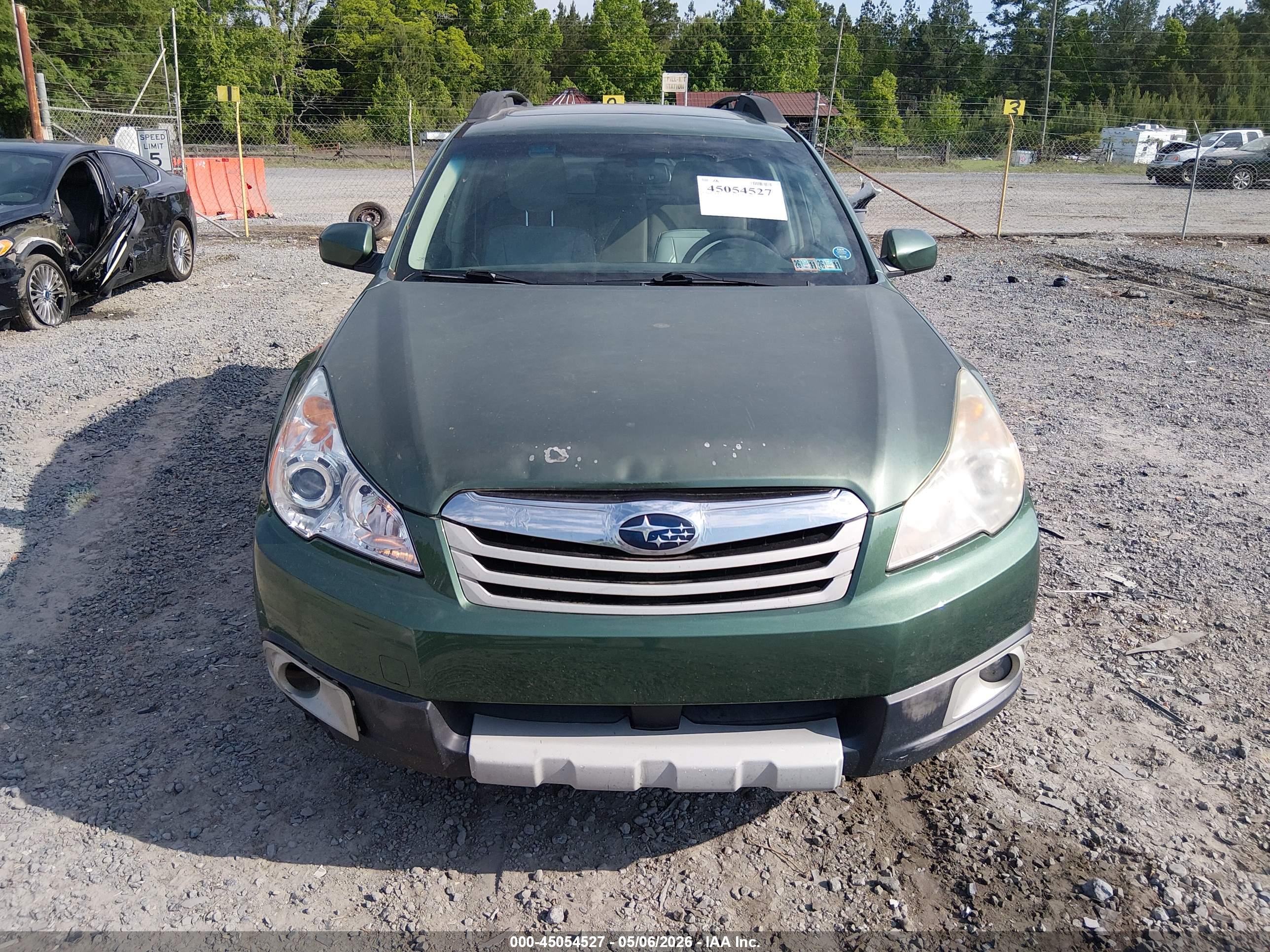 SUBARU OUTBACK image 6