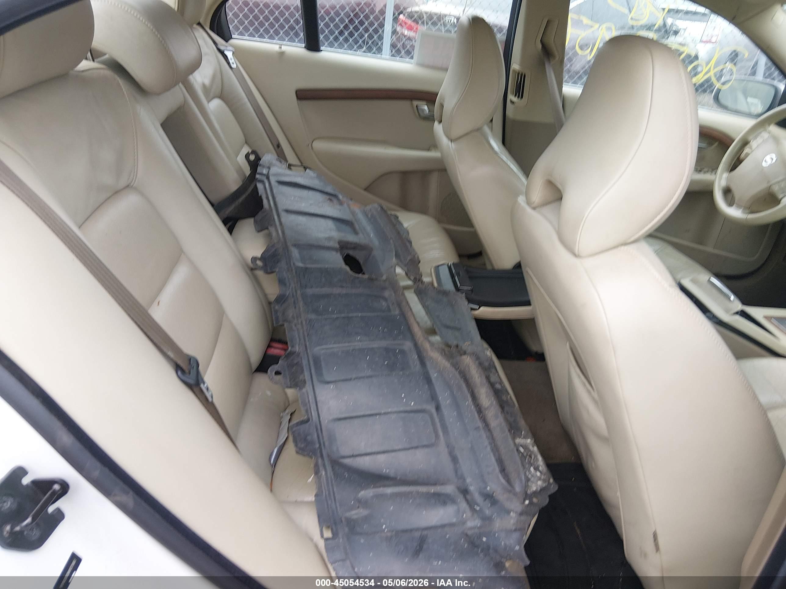 VOLVO S80 image 8