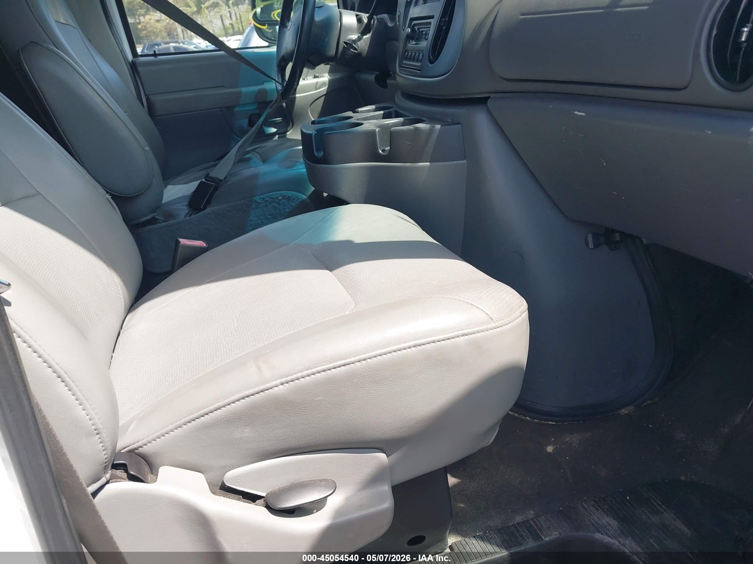 FORD E-150 image 5