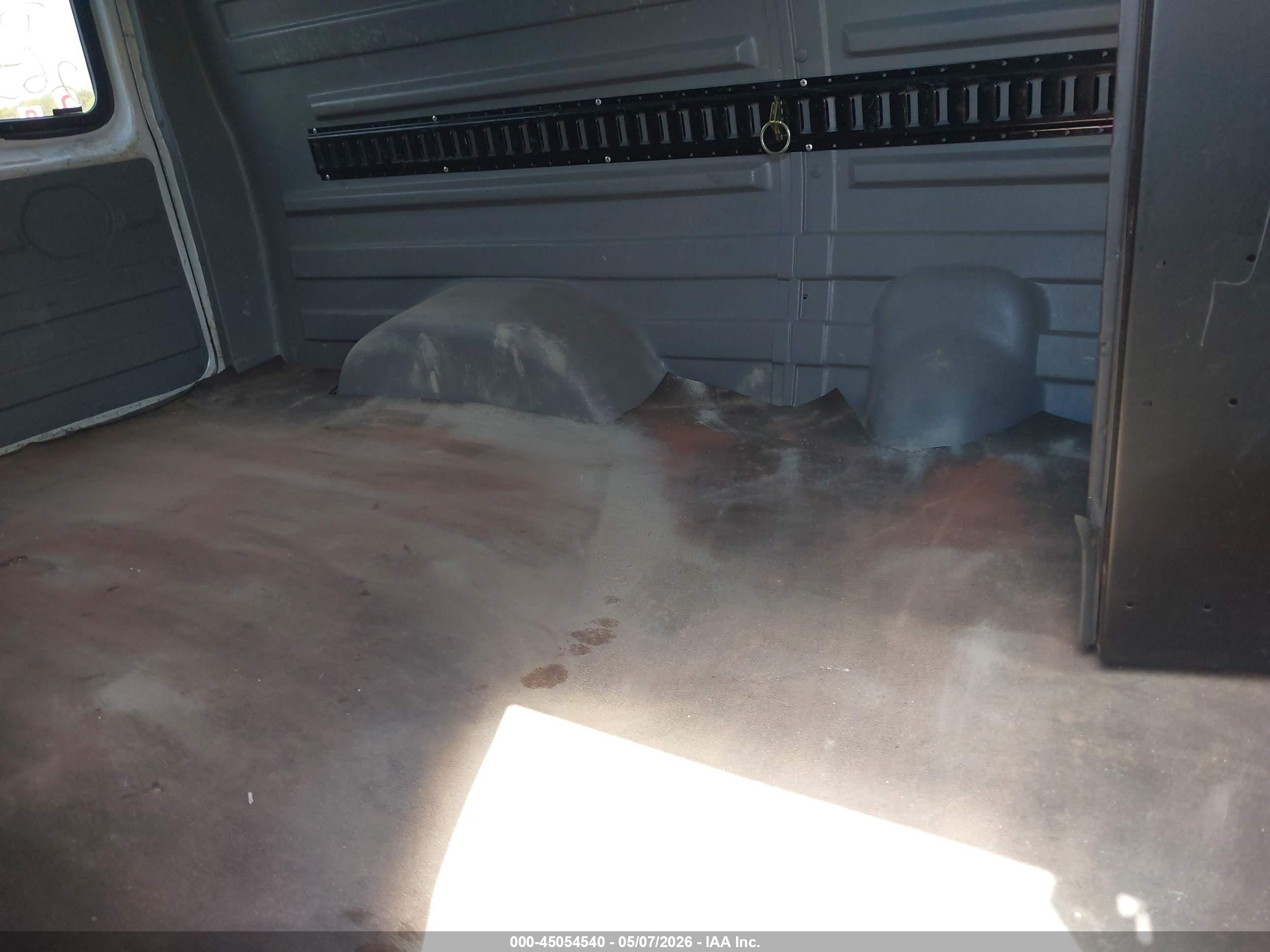 FORD E-150 image 8