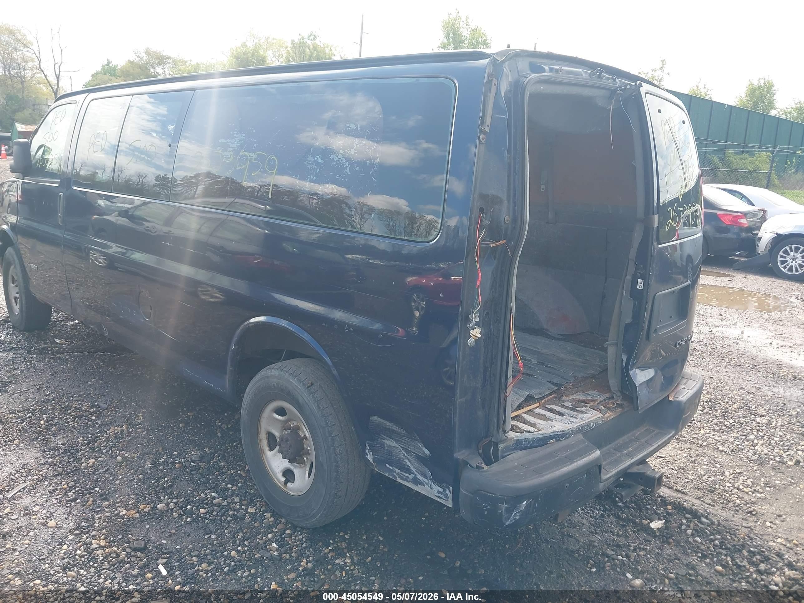 CHEVROLET EXPRESS image 6