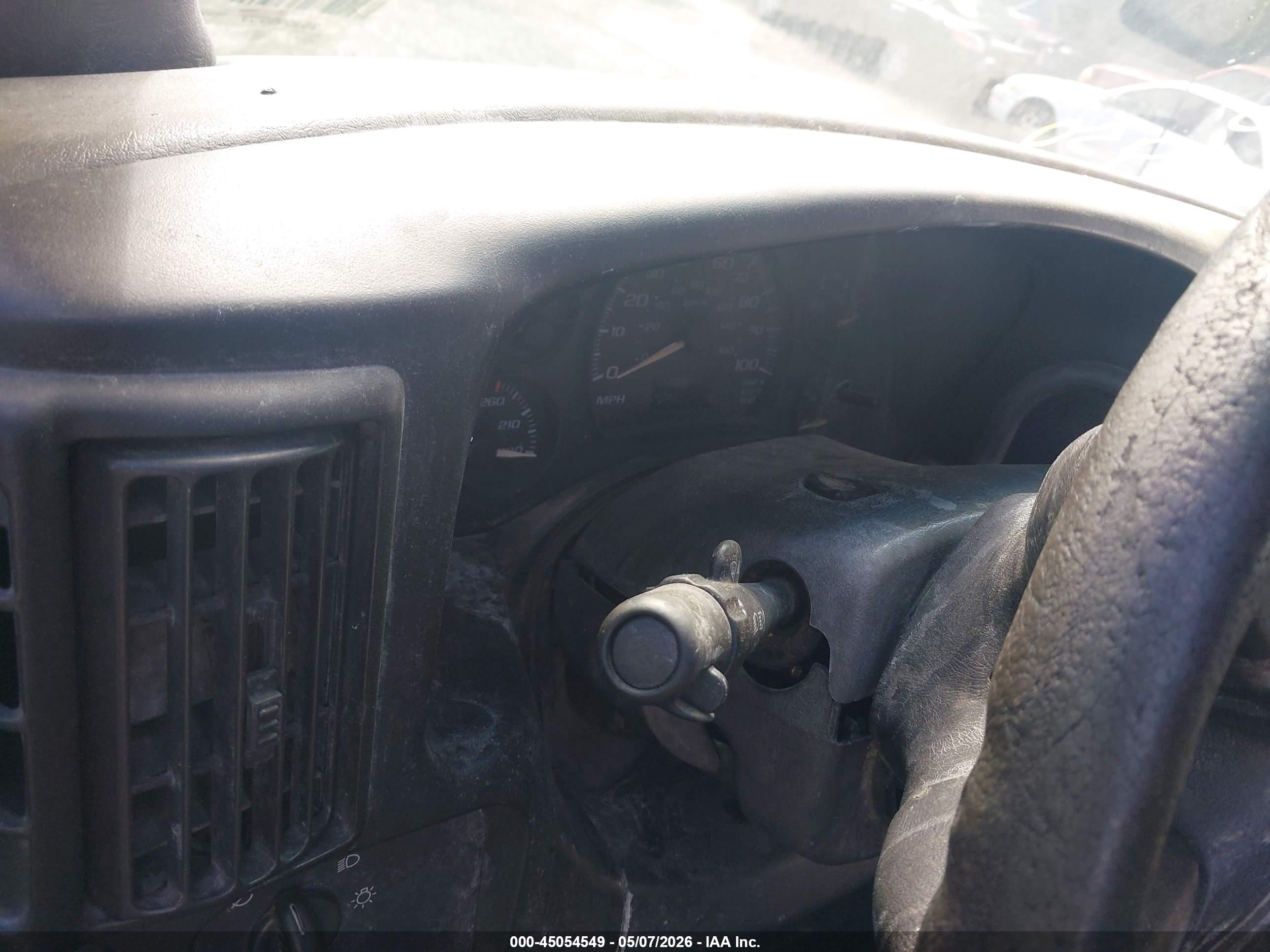 CHEVROLET EXPRESS image 7