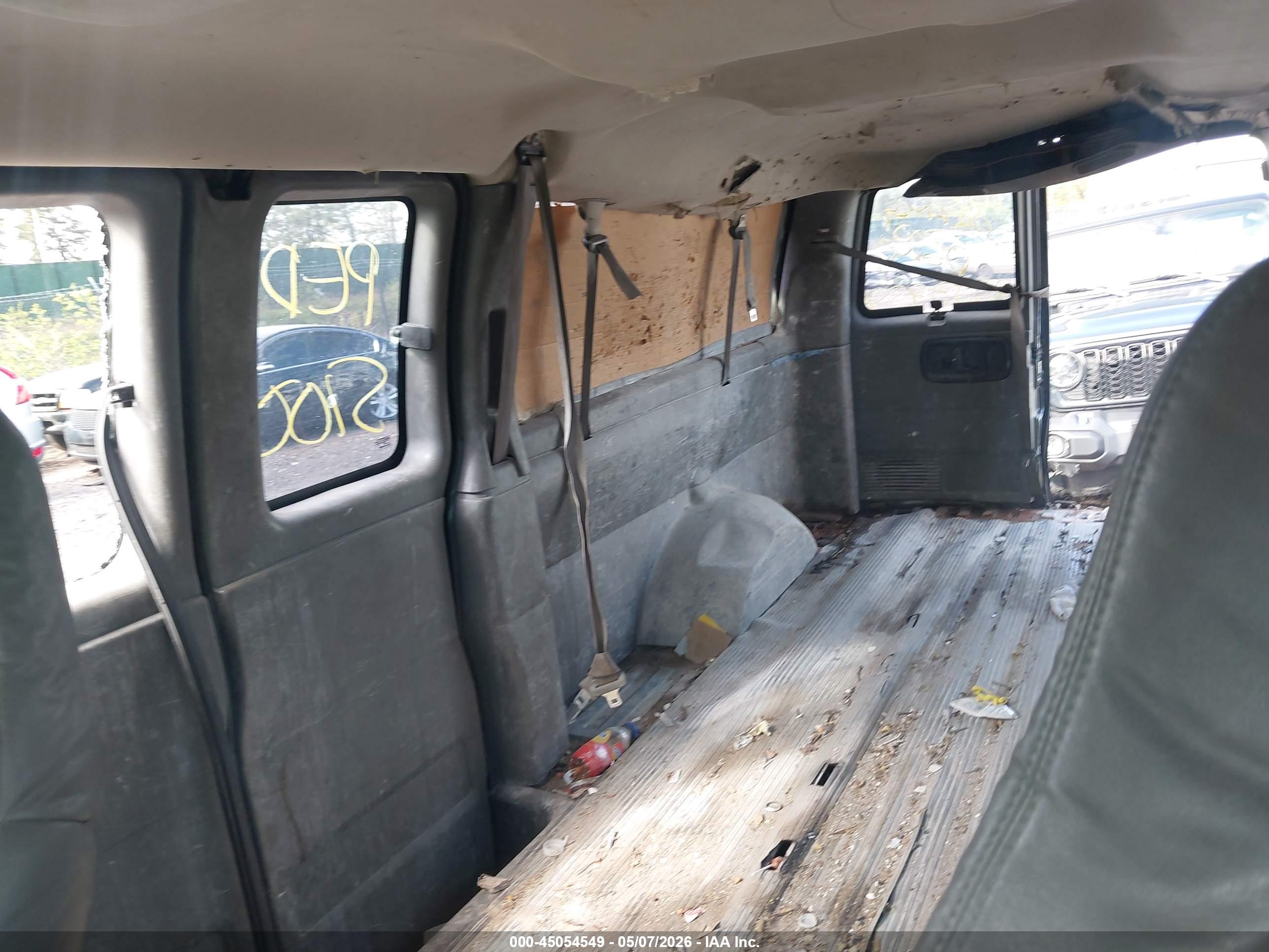 CHEVROLET EXPRESS image 8
