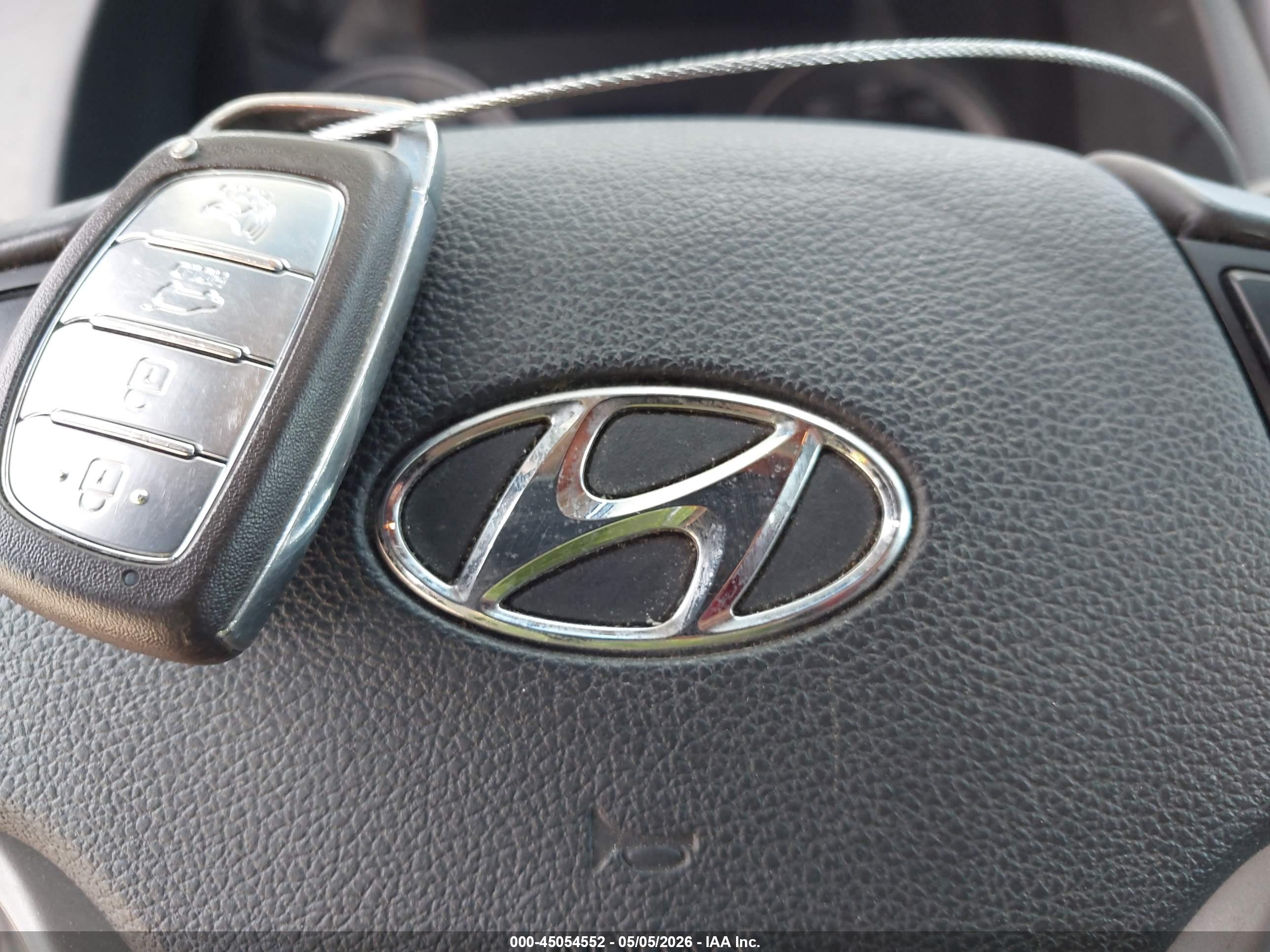 HYUNDAI TUCSON image 11