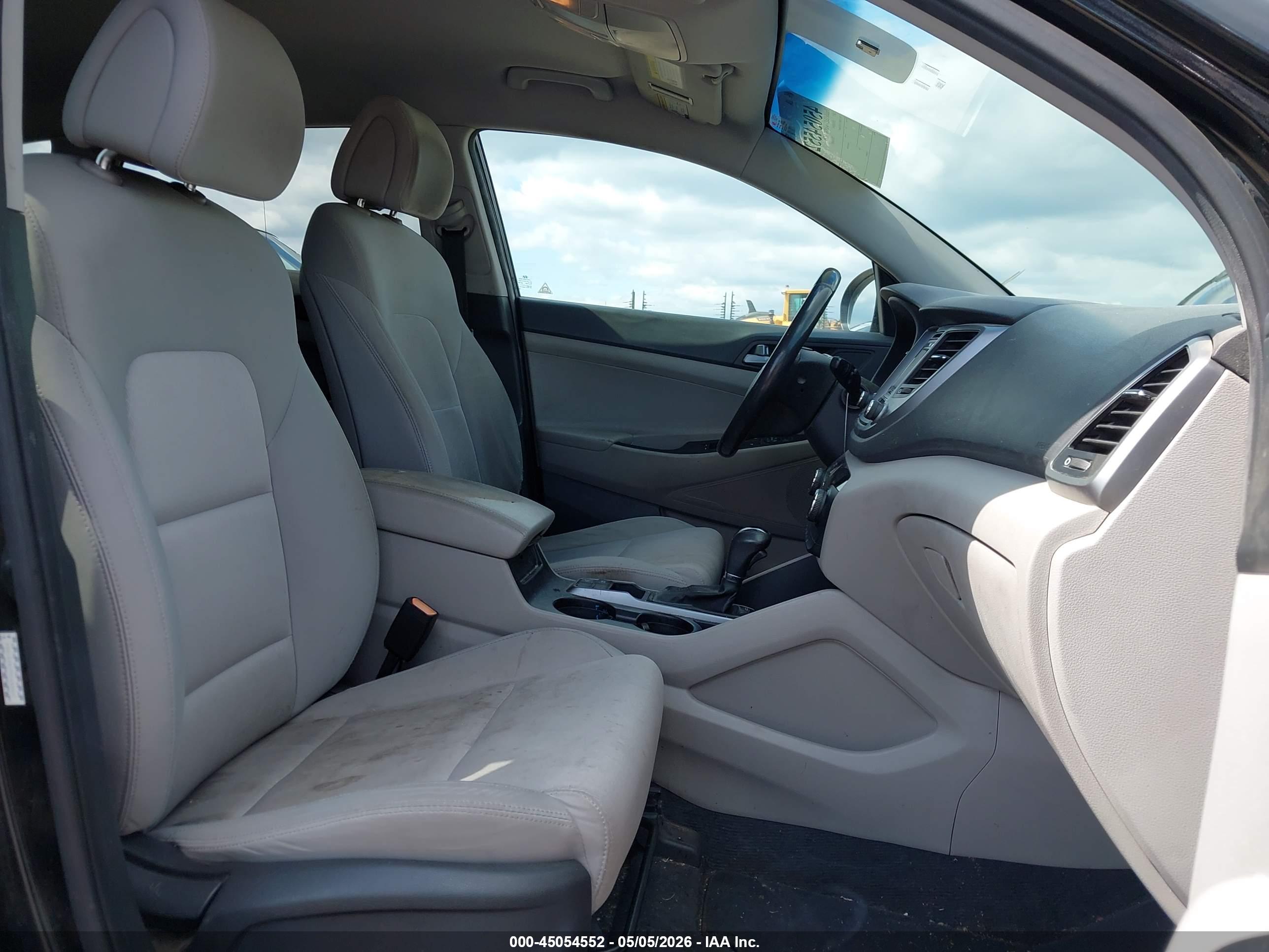 HYUNDAI TUCSON image 5