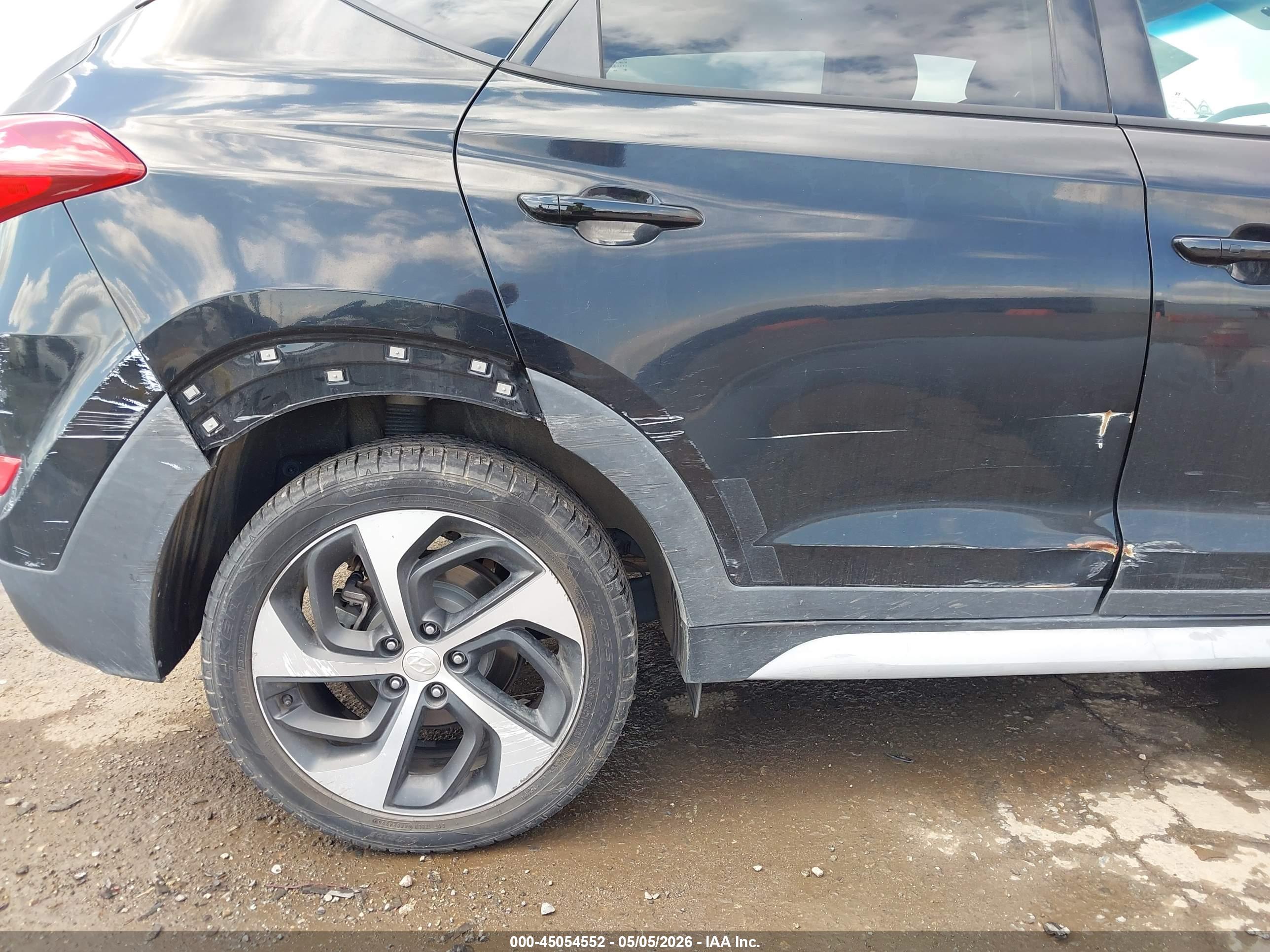 HYUNDAI TUCSON image 6
