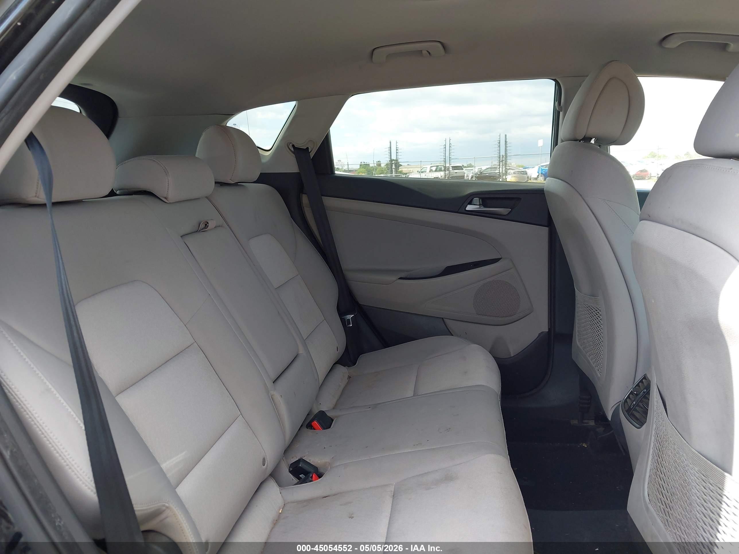 HYUNDAI TUCSON image 8