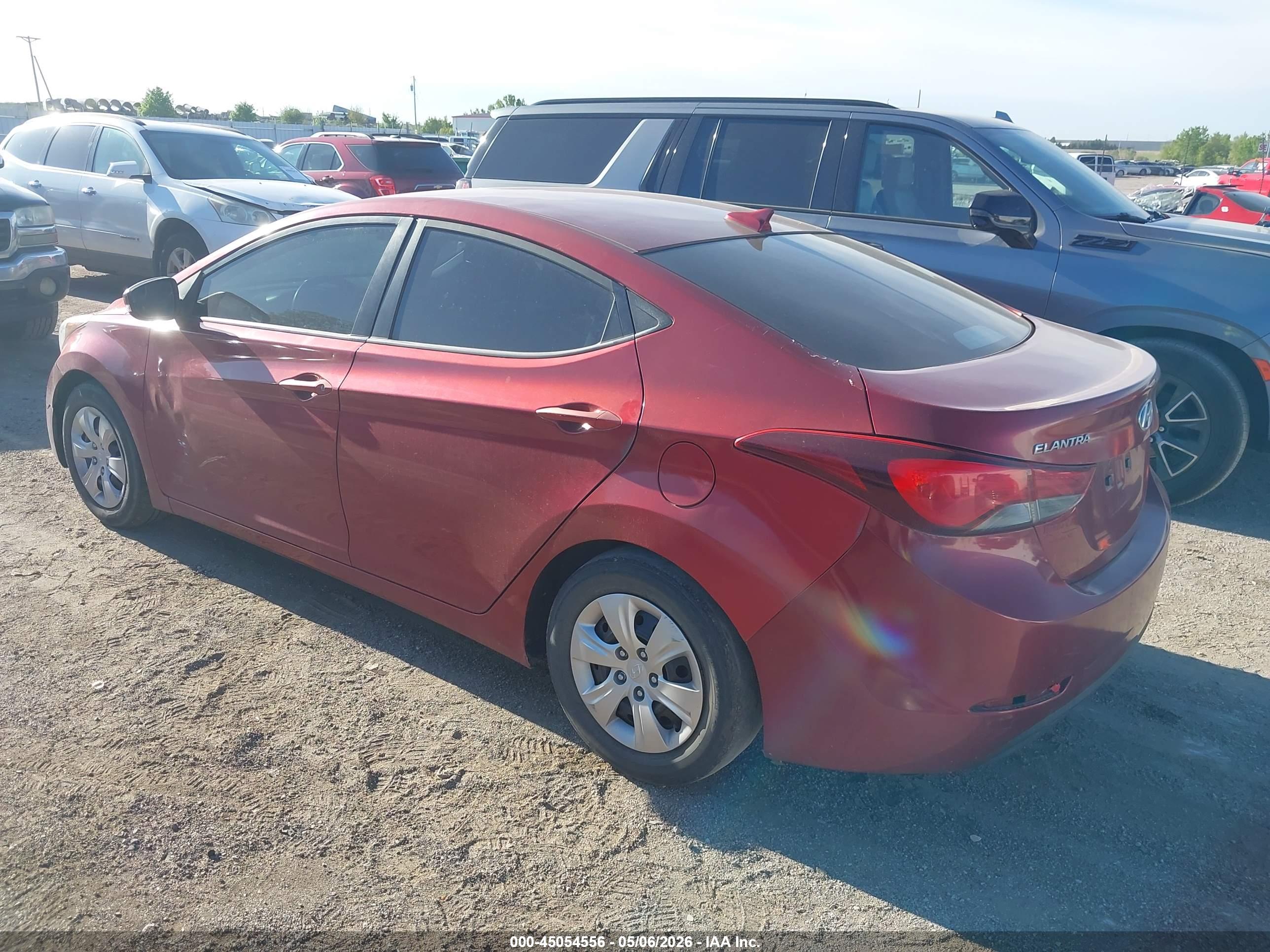 HYUNDAI ELANTRA image 3
