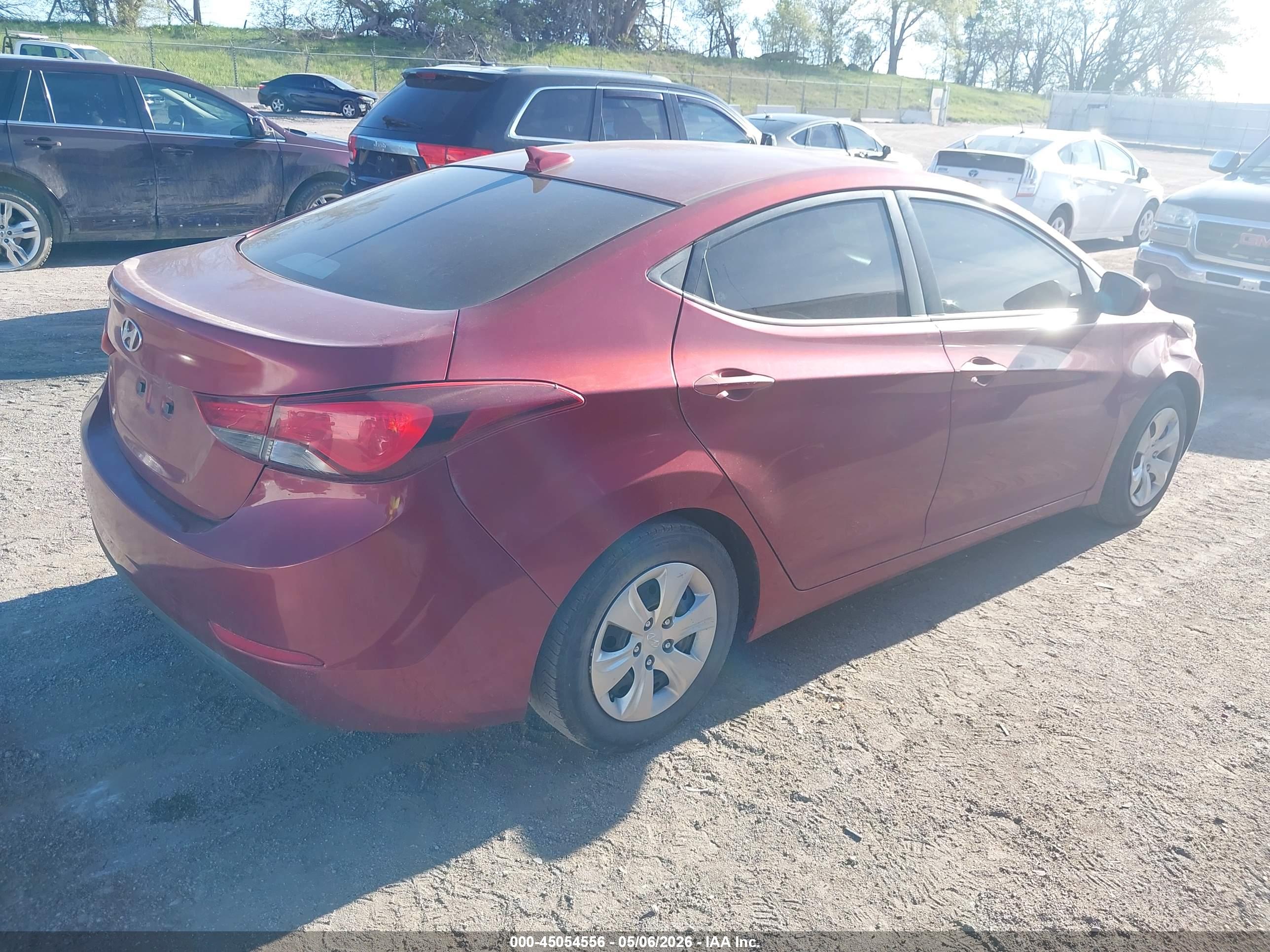 HYUNDAI ELANTRA image 4