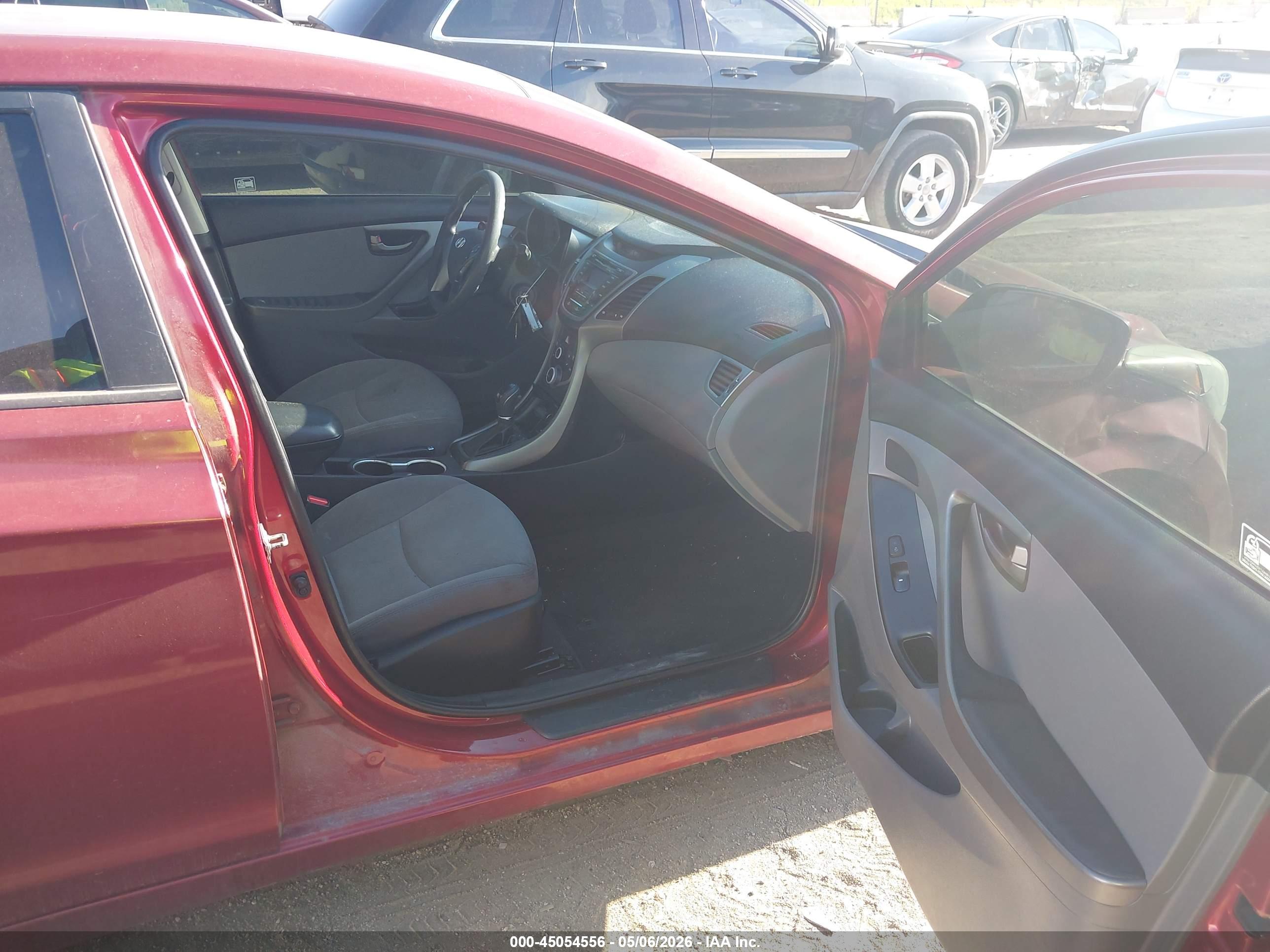 HYUNDAI ELANTRA image 5
