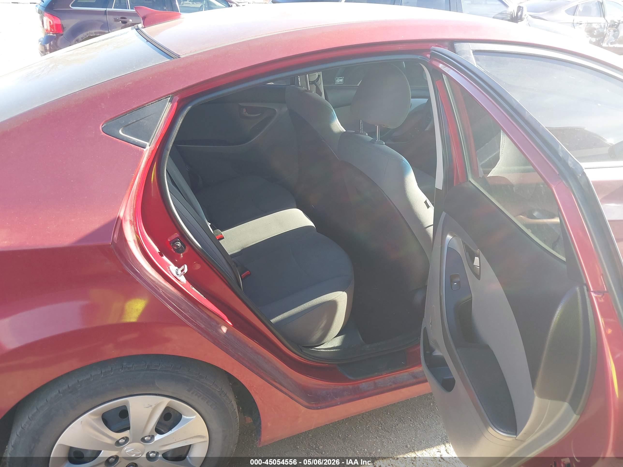 HYUNDAI ELANTRA image 8